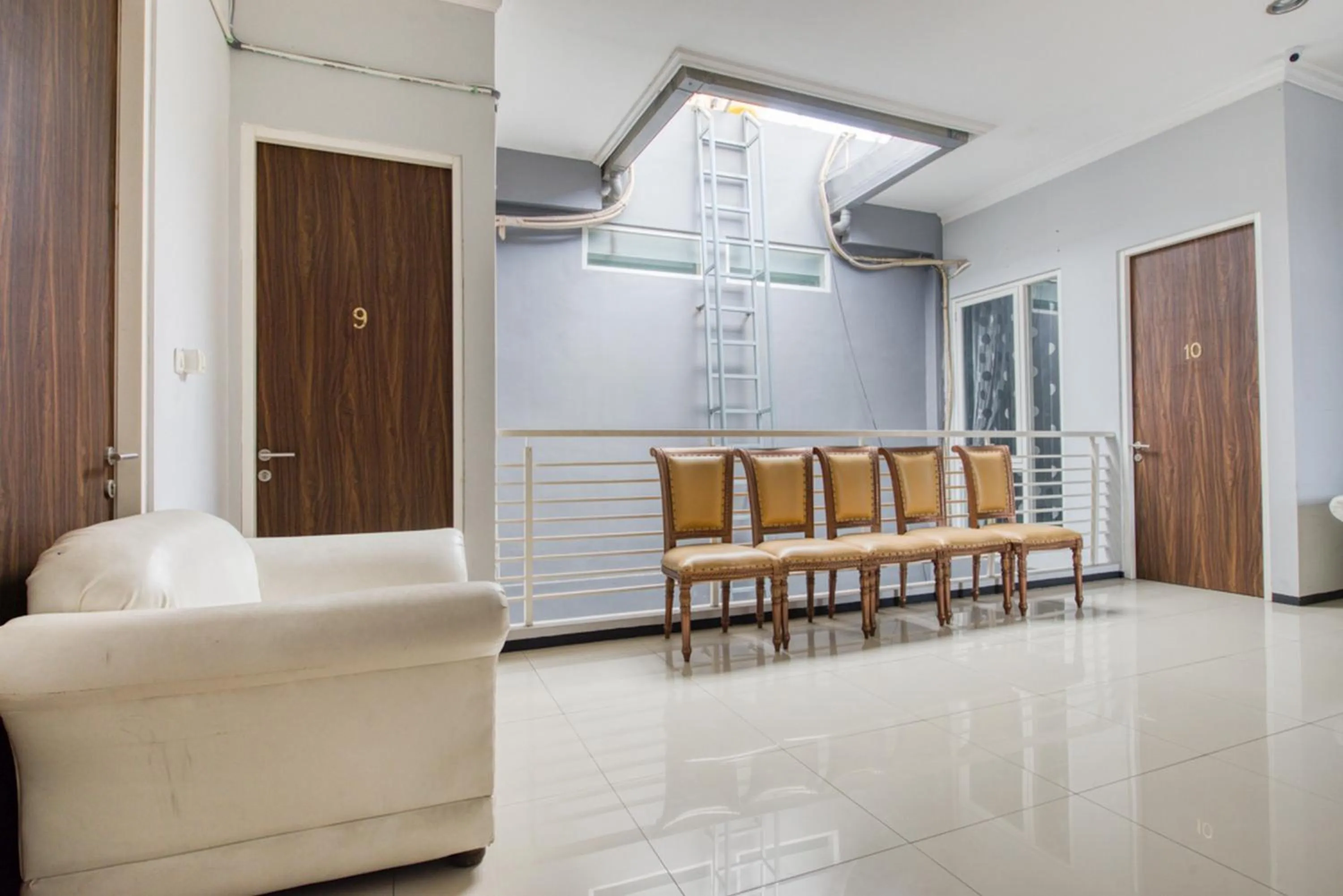 Living room in RedDoorz near Surabaya Zoo