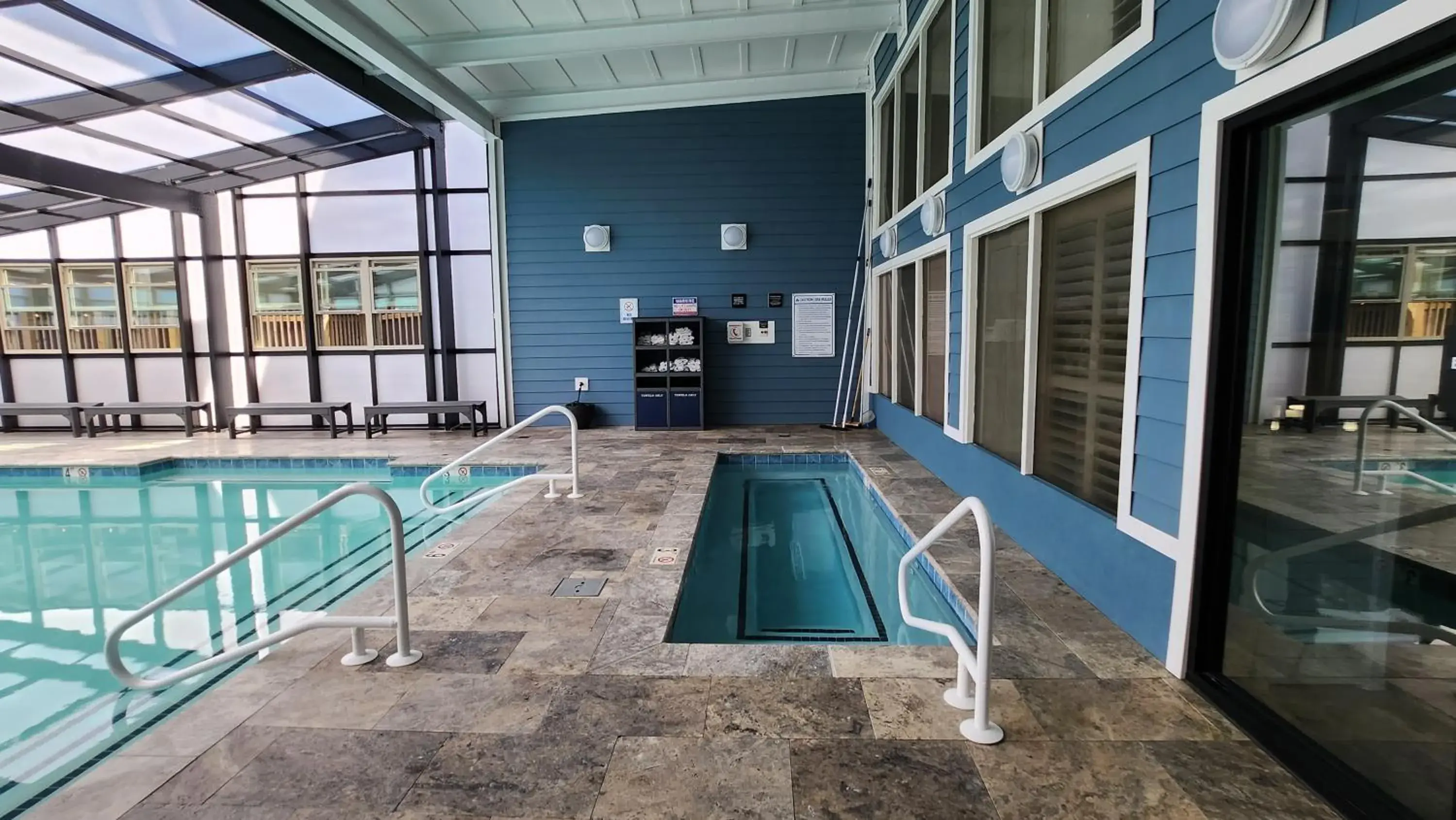 Swimming pool in Ramada Plaza by Wyndham Nags Head Oceanfront Swimming pool in Ramada Plaza by Wyndham Nags Head Oceanfront
