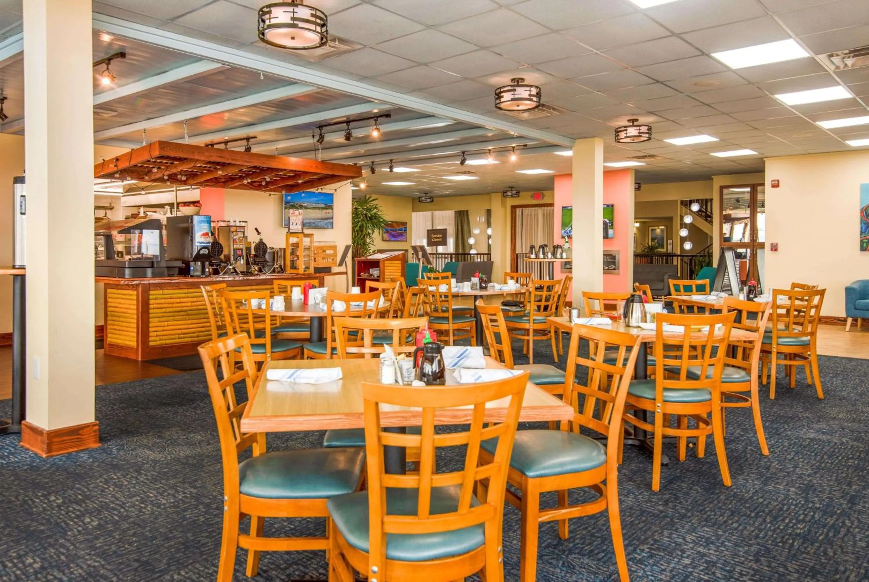 Restaurant/places to eat in Ramada Plaza by Wyndham Nags Head Oceanfront