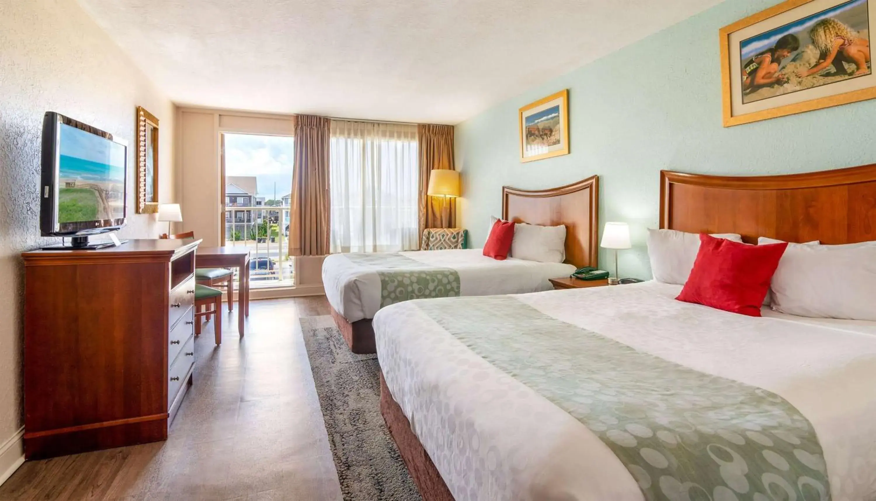 Photo of the whole room, Bed in Ramada Plaza by Wyndham Nags Head Oceanfront Photo of the whole room, Bed in Ramada Plaza by Wyndham Nags Head Oceanfront