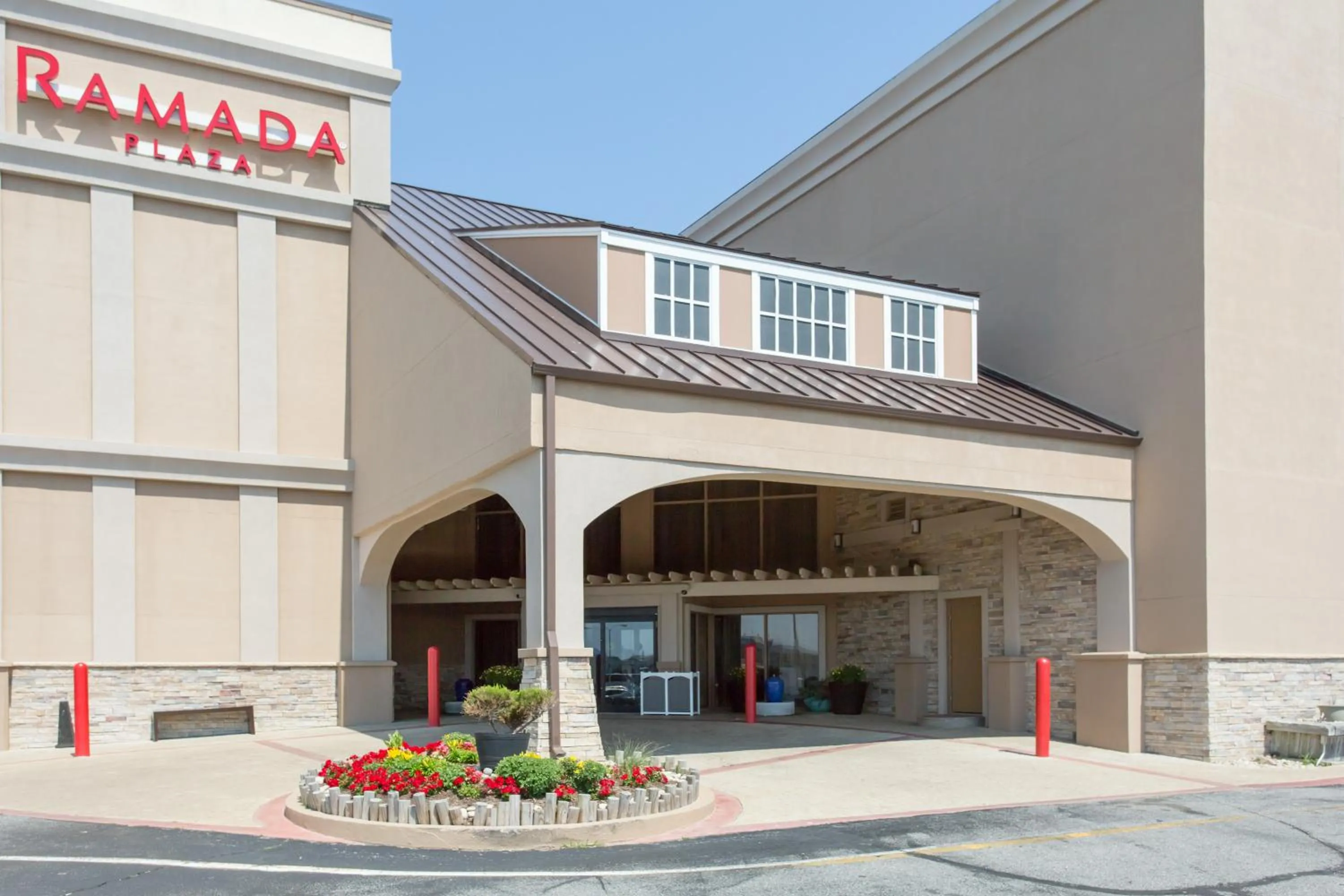 Property building in Ramada Plaza by Wyndham Nags Head Oceanfront