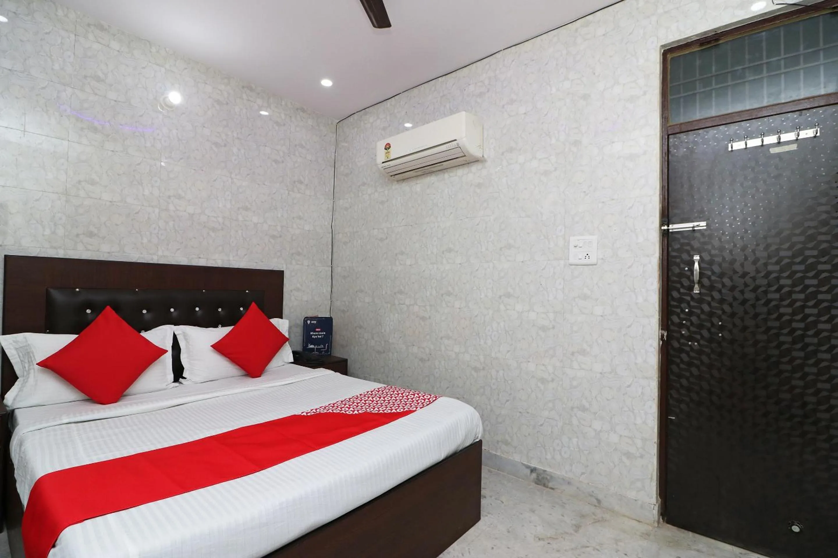Bedroom in Hotel O Zaki Hs Near Taj Mahal