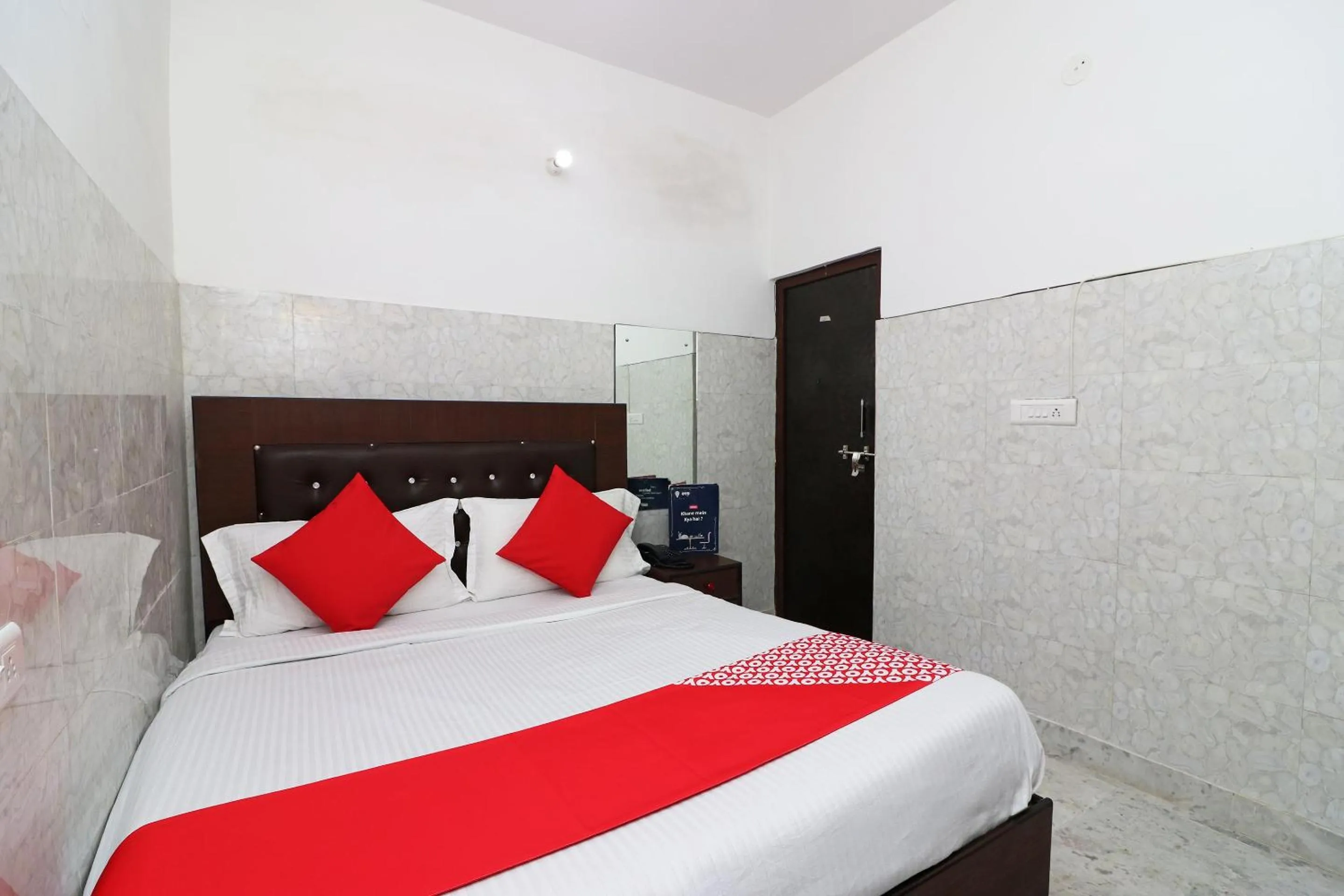 Bedroom, Bed in Hotel O Zaki Hs Near Taj Mahal