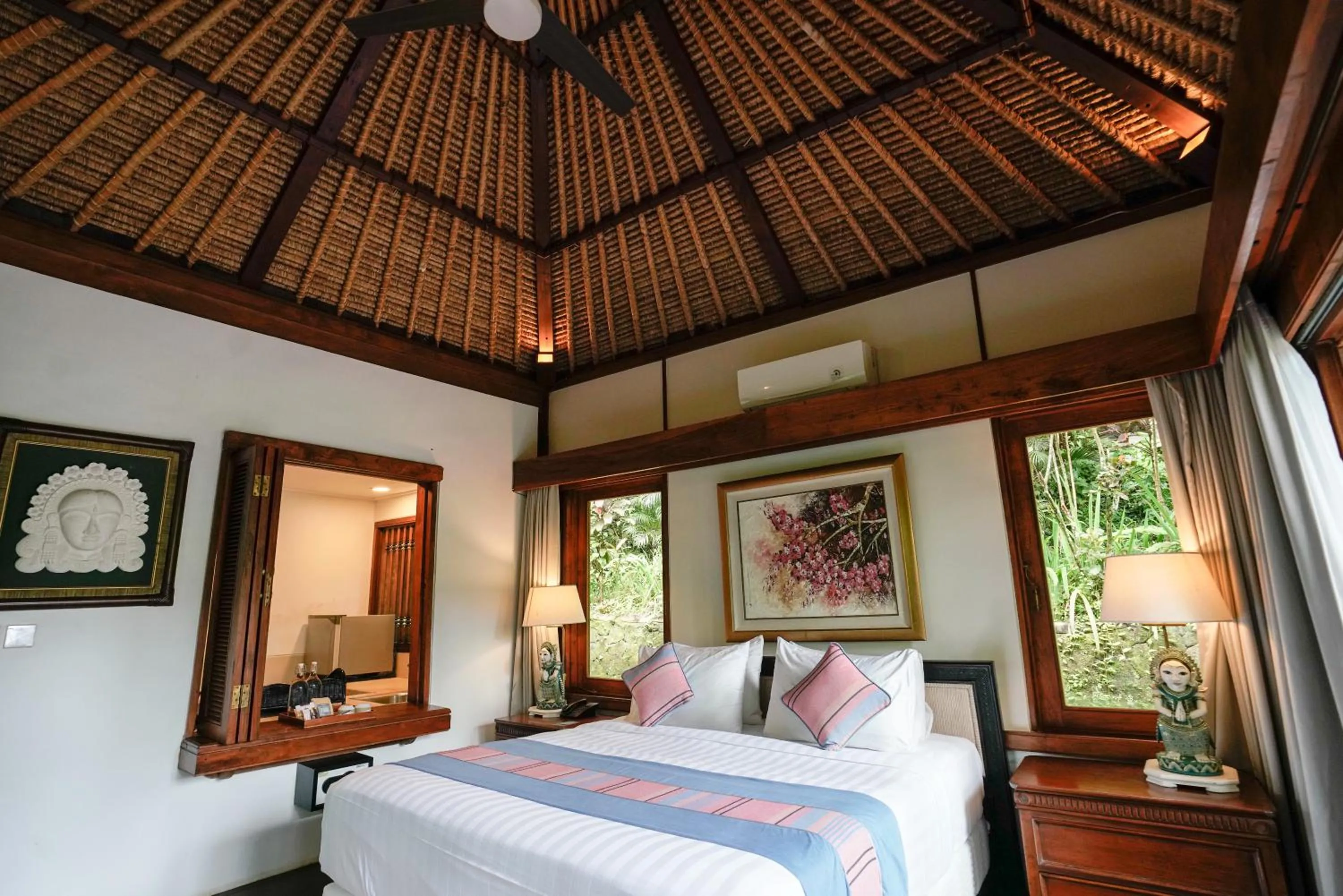 Bed in Umah Lawas Villa Ubud