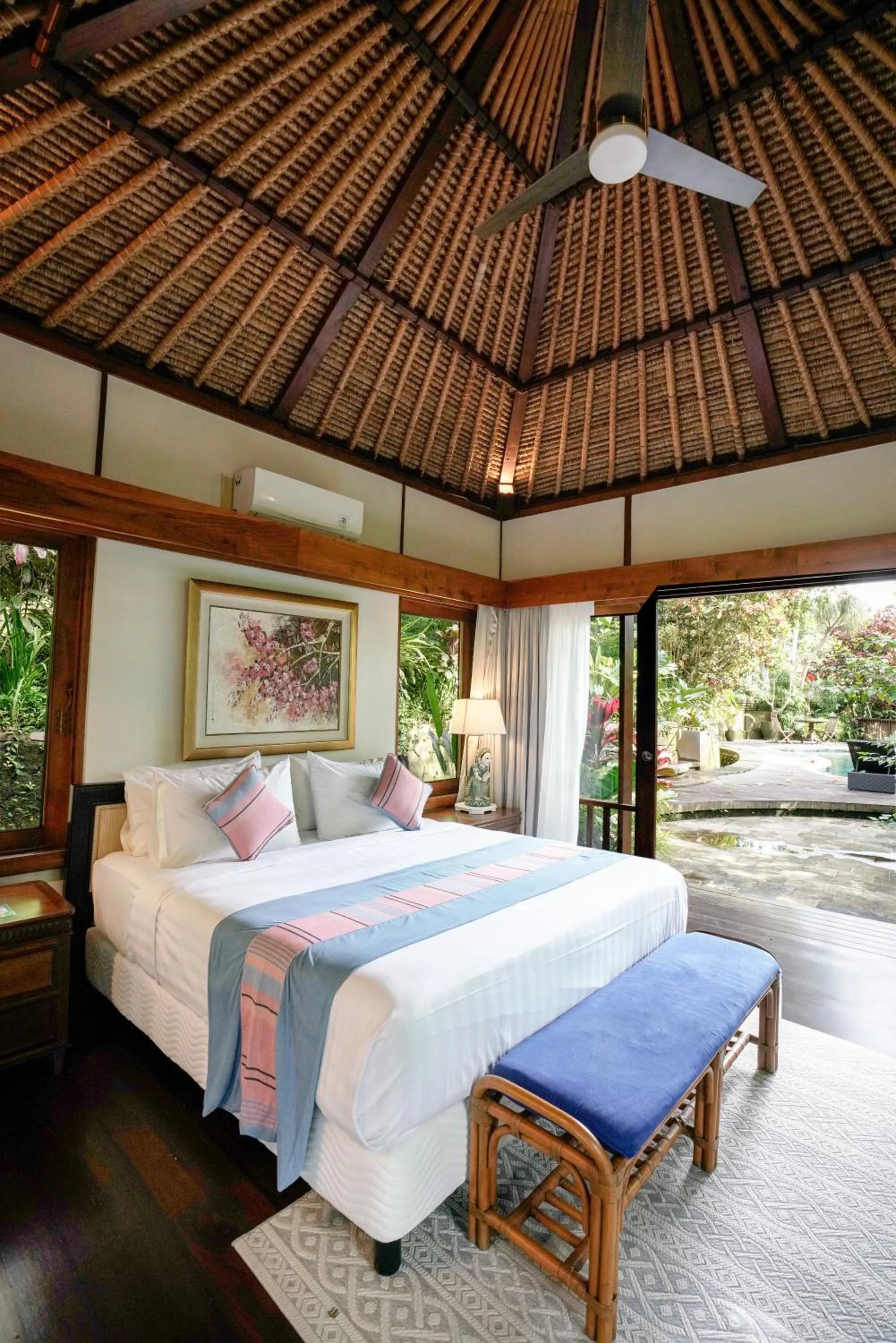 Photo of the whole room, Bed in Umah Lawas Villa Ubud