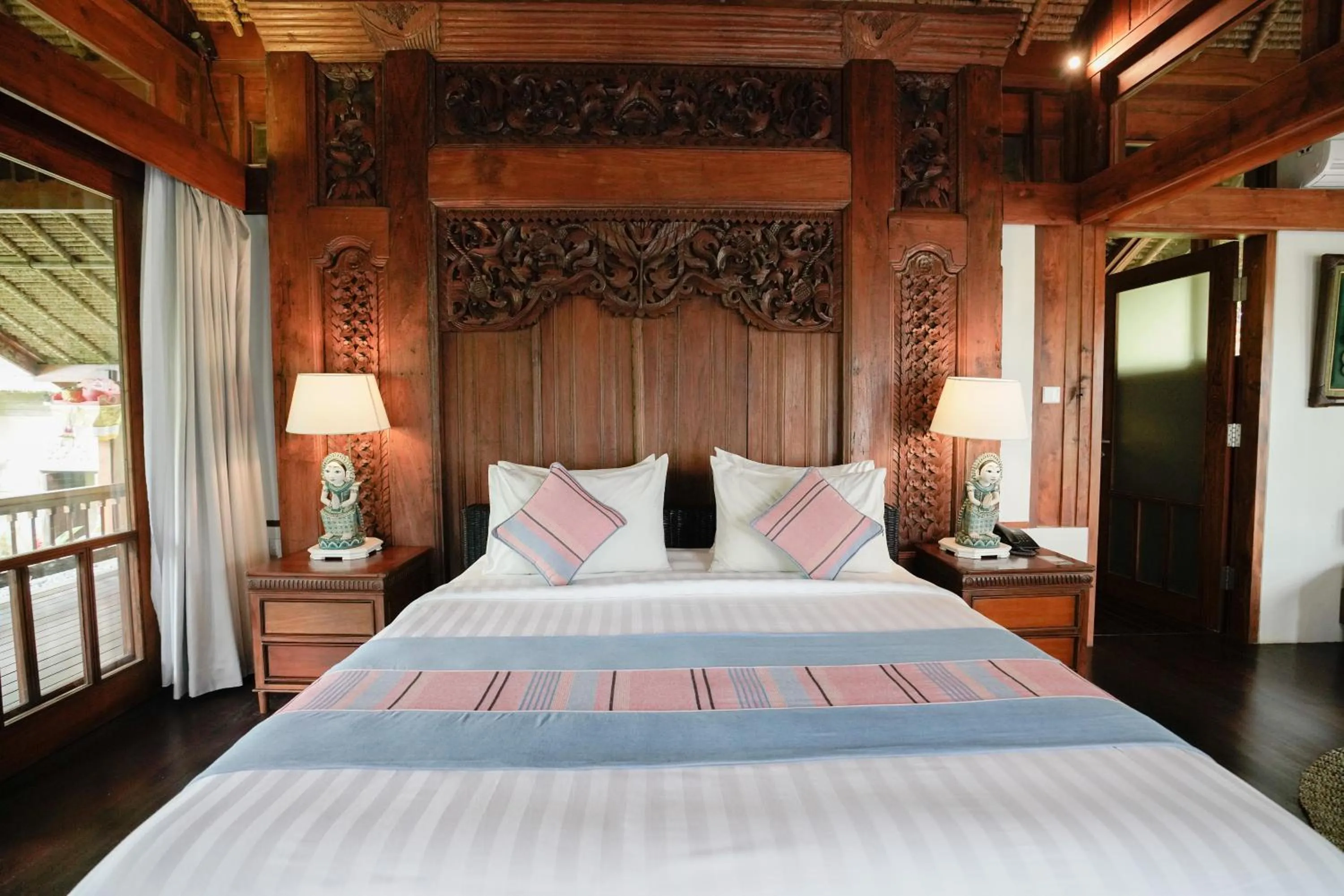 Bed in Umah Lawas Villa Ubud