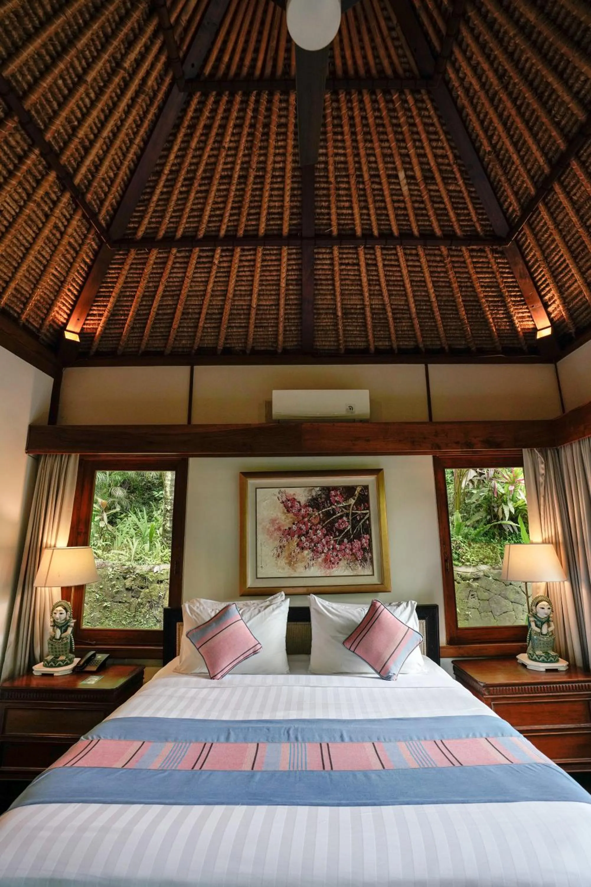 Bed in Umah Lawas Villa Ubud