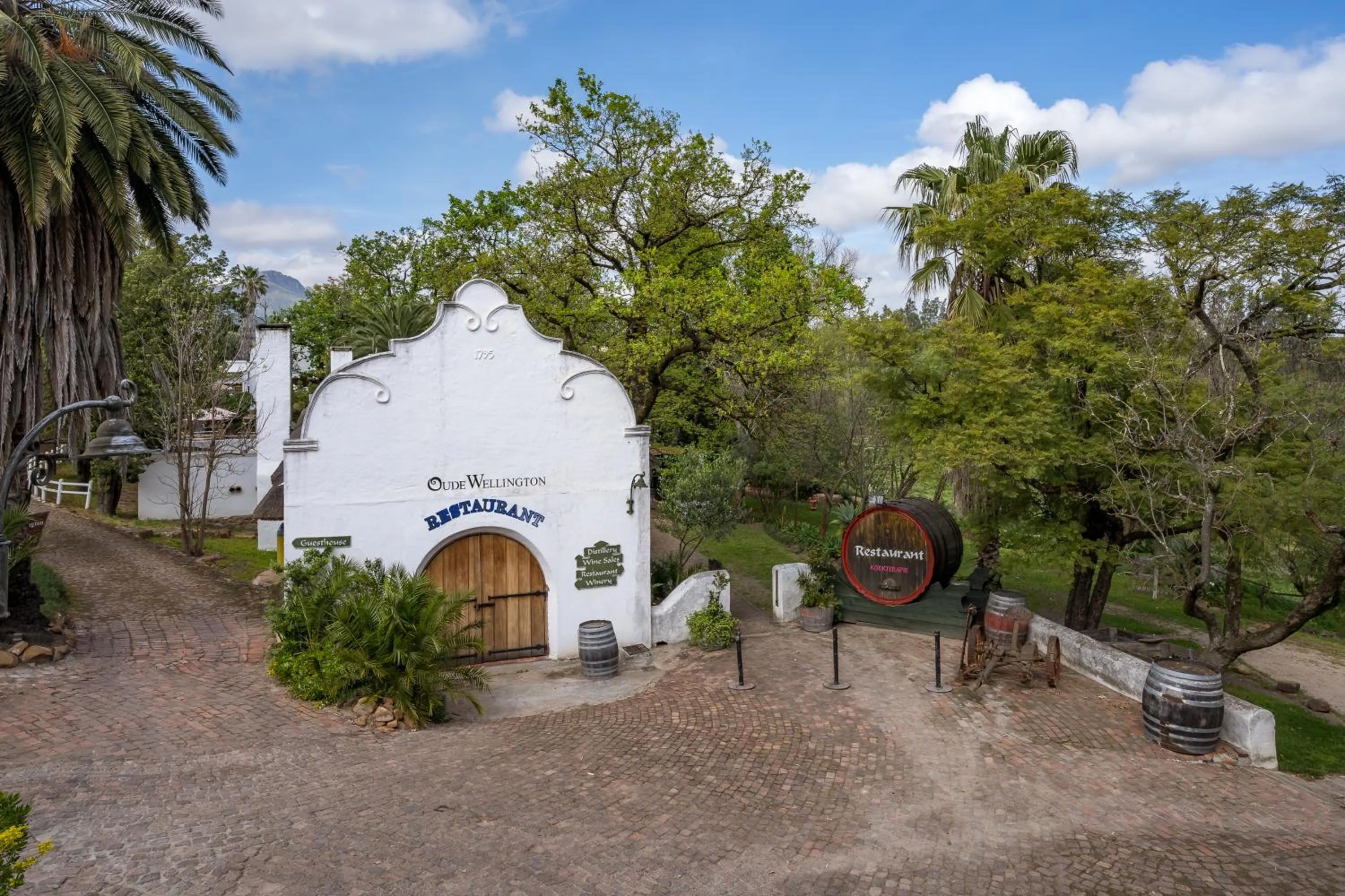 Property building in Oude Wellington Estate