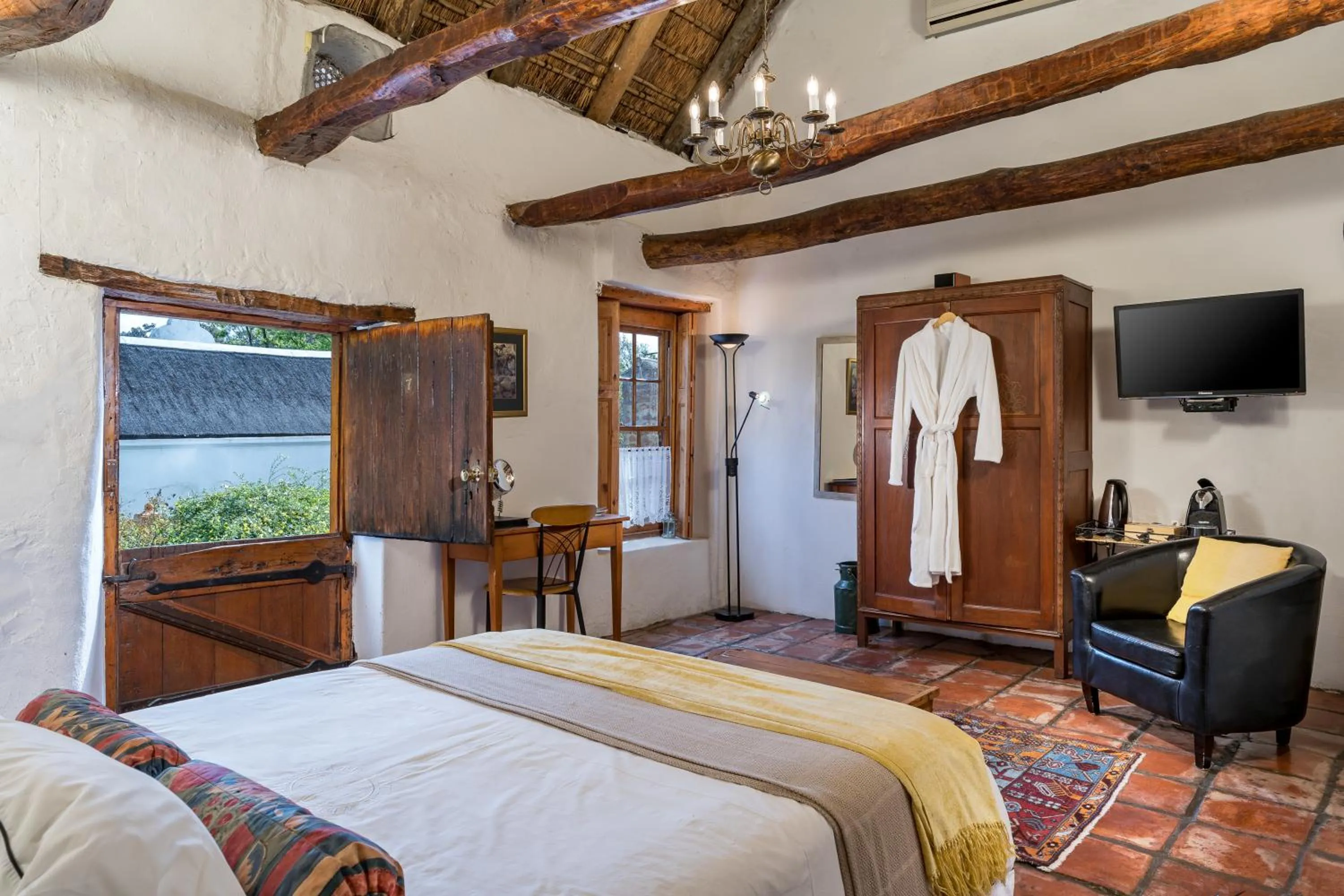 Photo of the whole room, Bed in Oude Wellington Estate