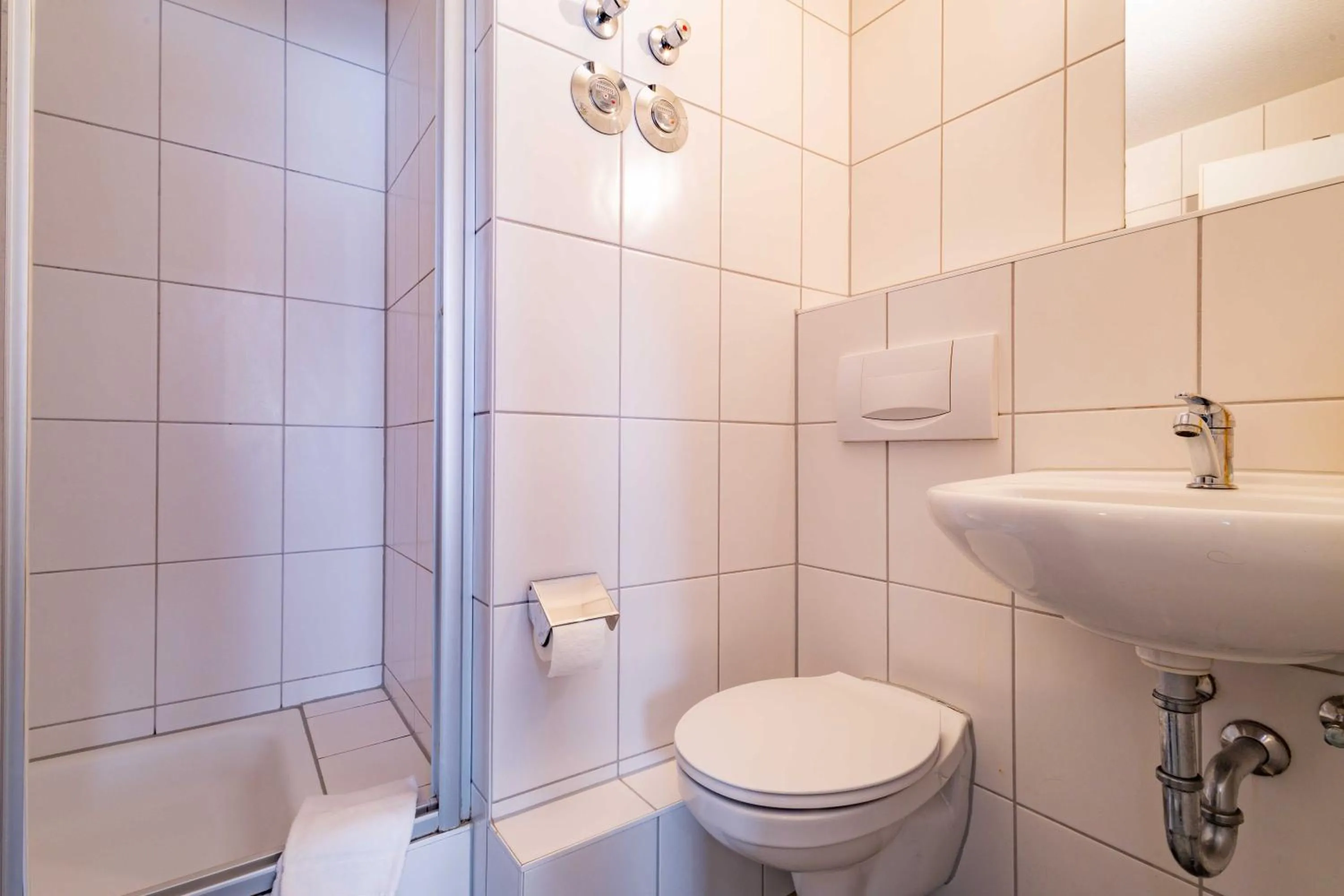 Shower in StayInn Apartments City Center