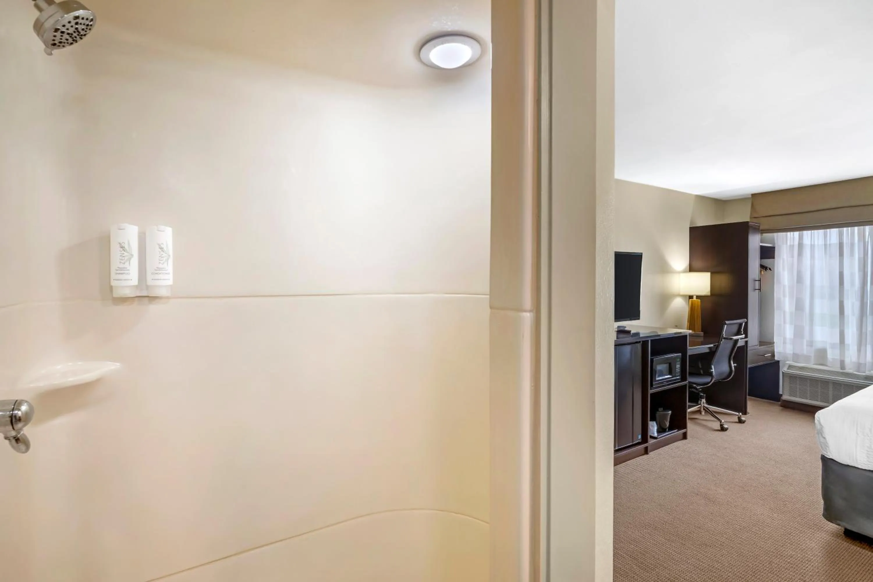 Bedroom, Bed in Sleep Inn Baton Rouge East I-12