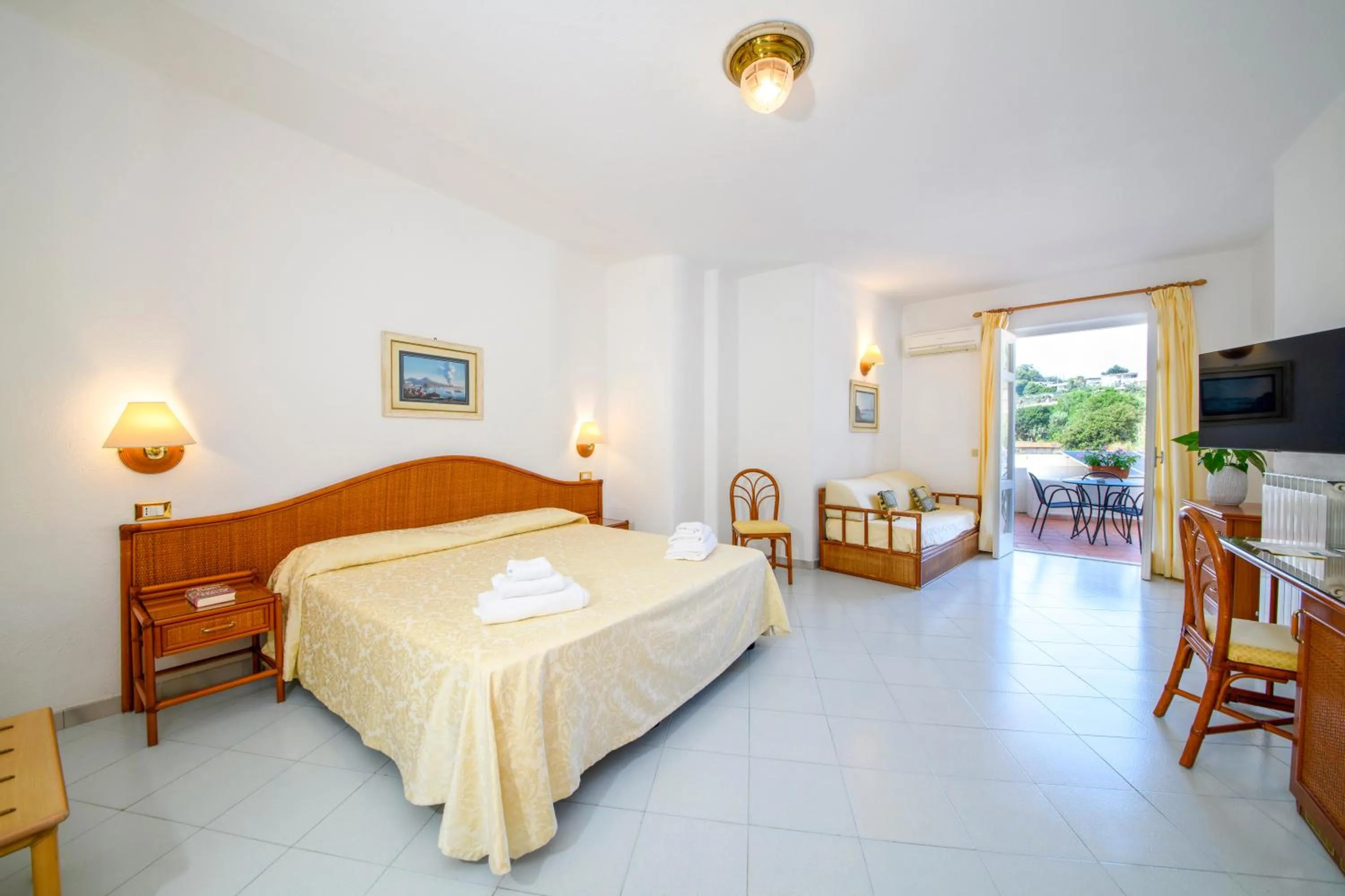 Photo of the whole room, Bed in Hotel Grazia alla Scannella