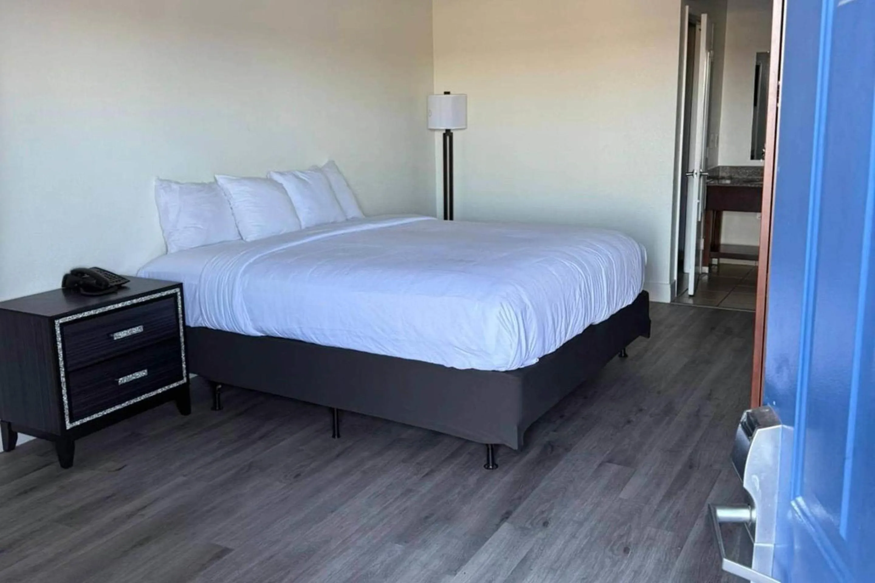 Bedroom in Rancho Cordova Inn