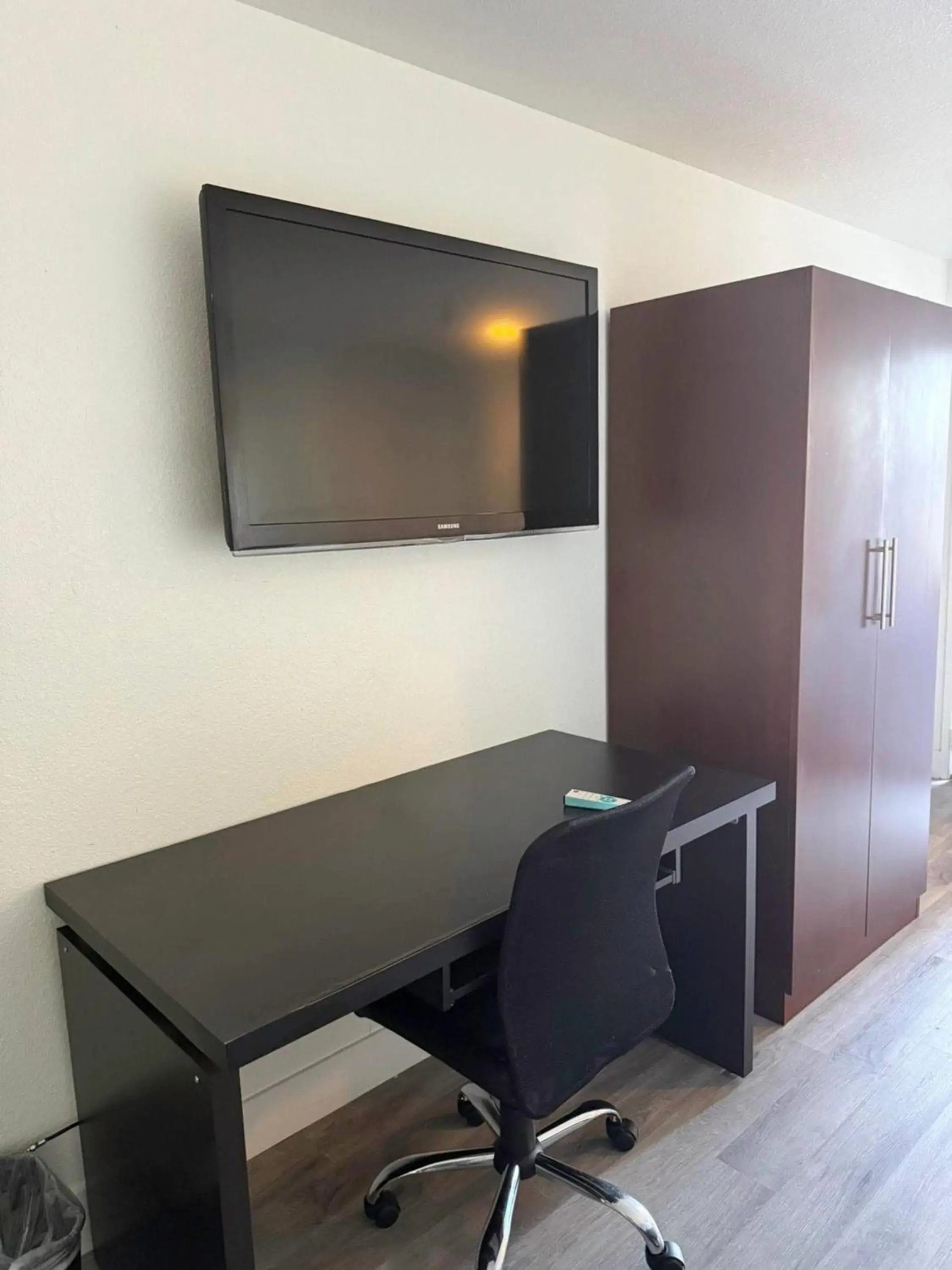 Bedroom in Rancho Cordova Inn Bedroom in Rancho Cordova Inn