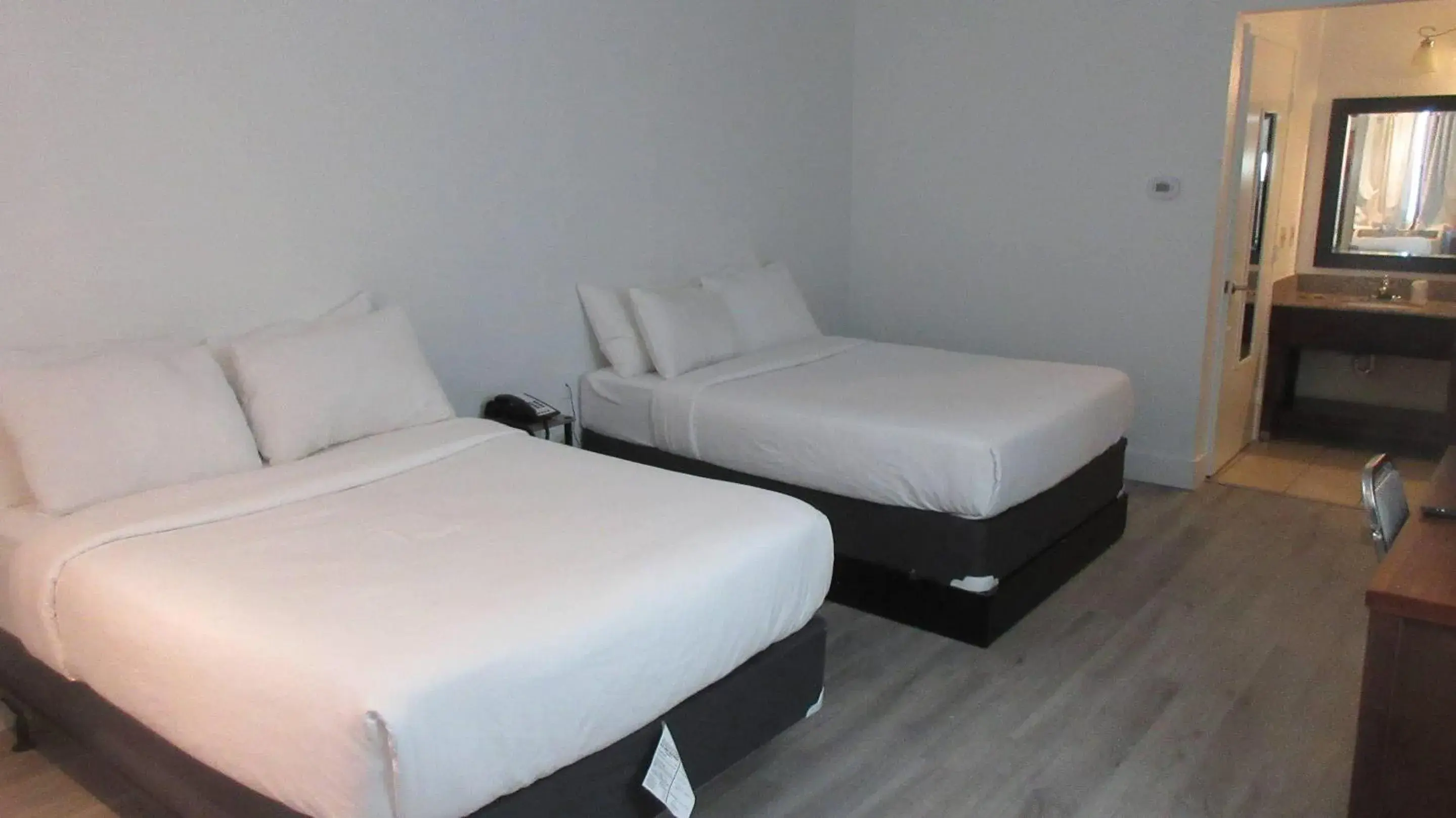 Bedroom in Rancho Cordova Inn Bedroom in Rancho Cordova Inn