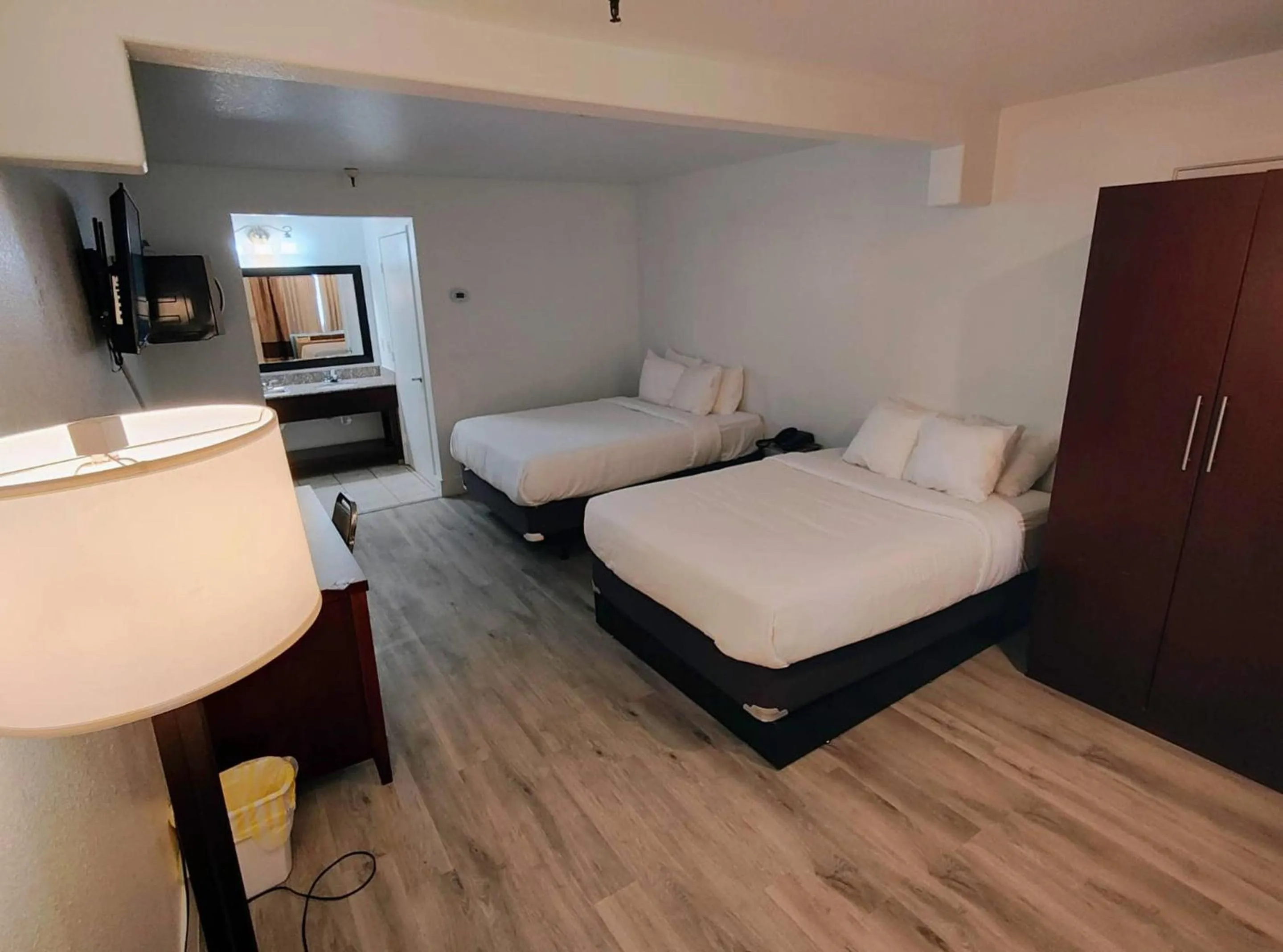 Bedroom in Rancho Cordova Inn