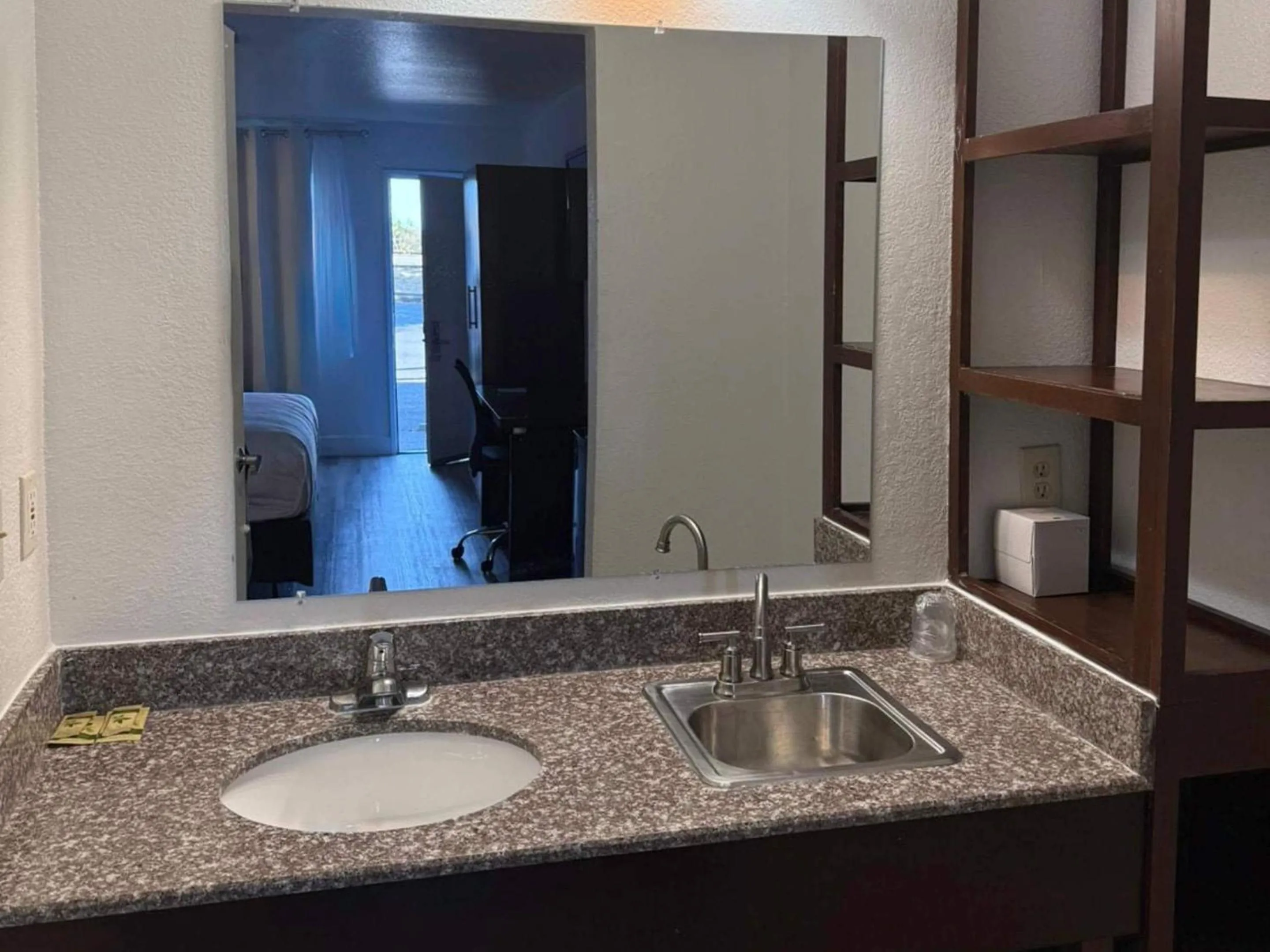 Bedroom in Rancho Cordova Inn