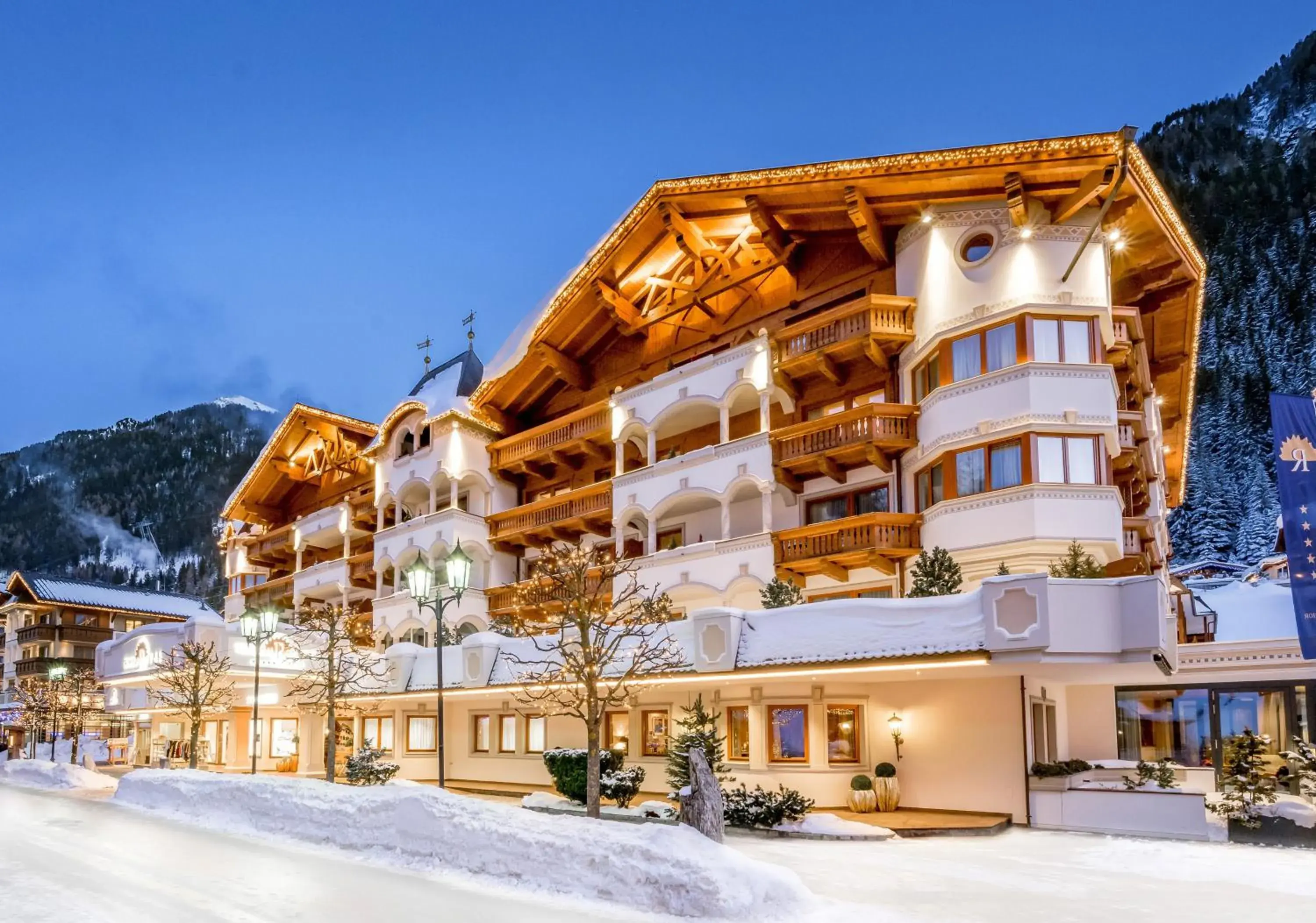 Property building, Winter in Hotel Trofana Royal