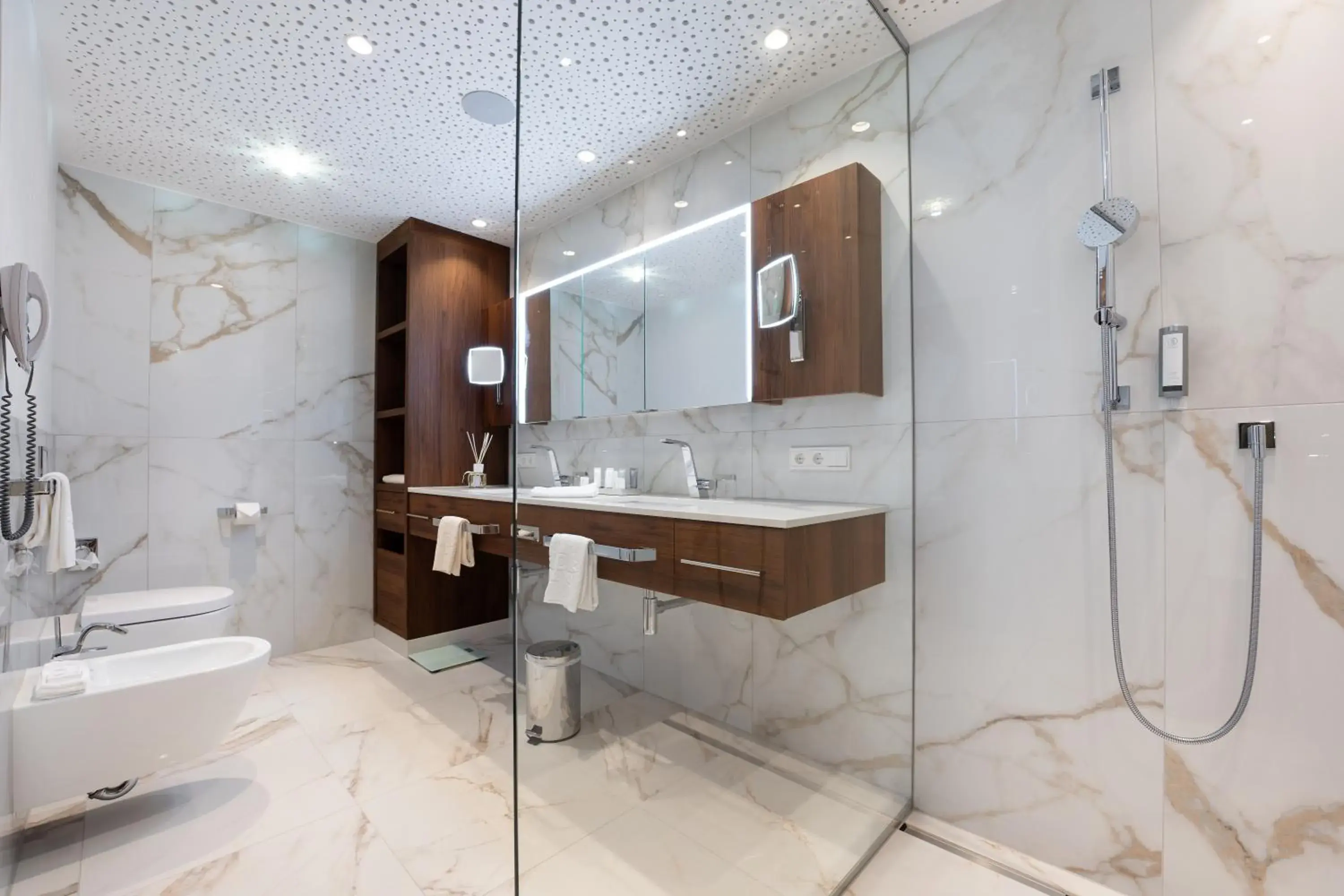 Bathroom in Hotel Trofana Royal