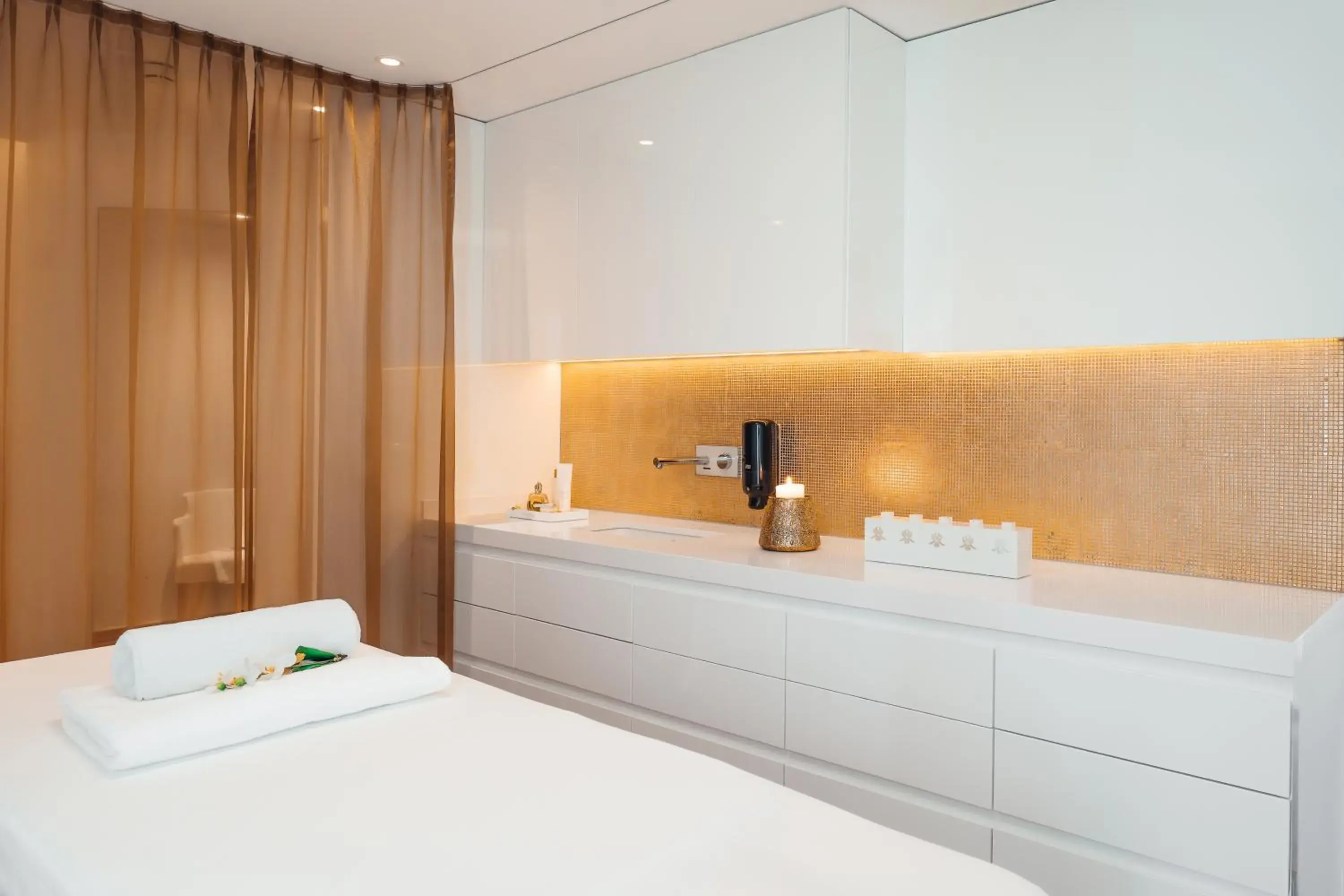 Massage, Bathroom in Hotel Trofana Royal