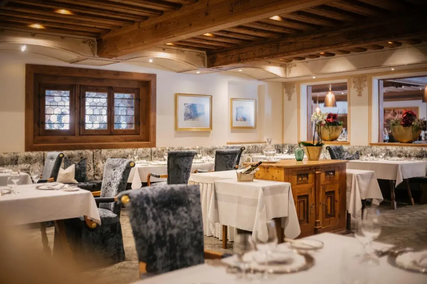 Restaurant/Places to Eat in Hotel Trofana Royal