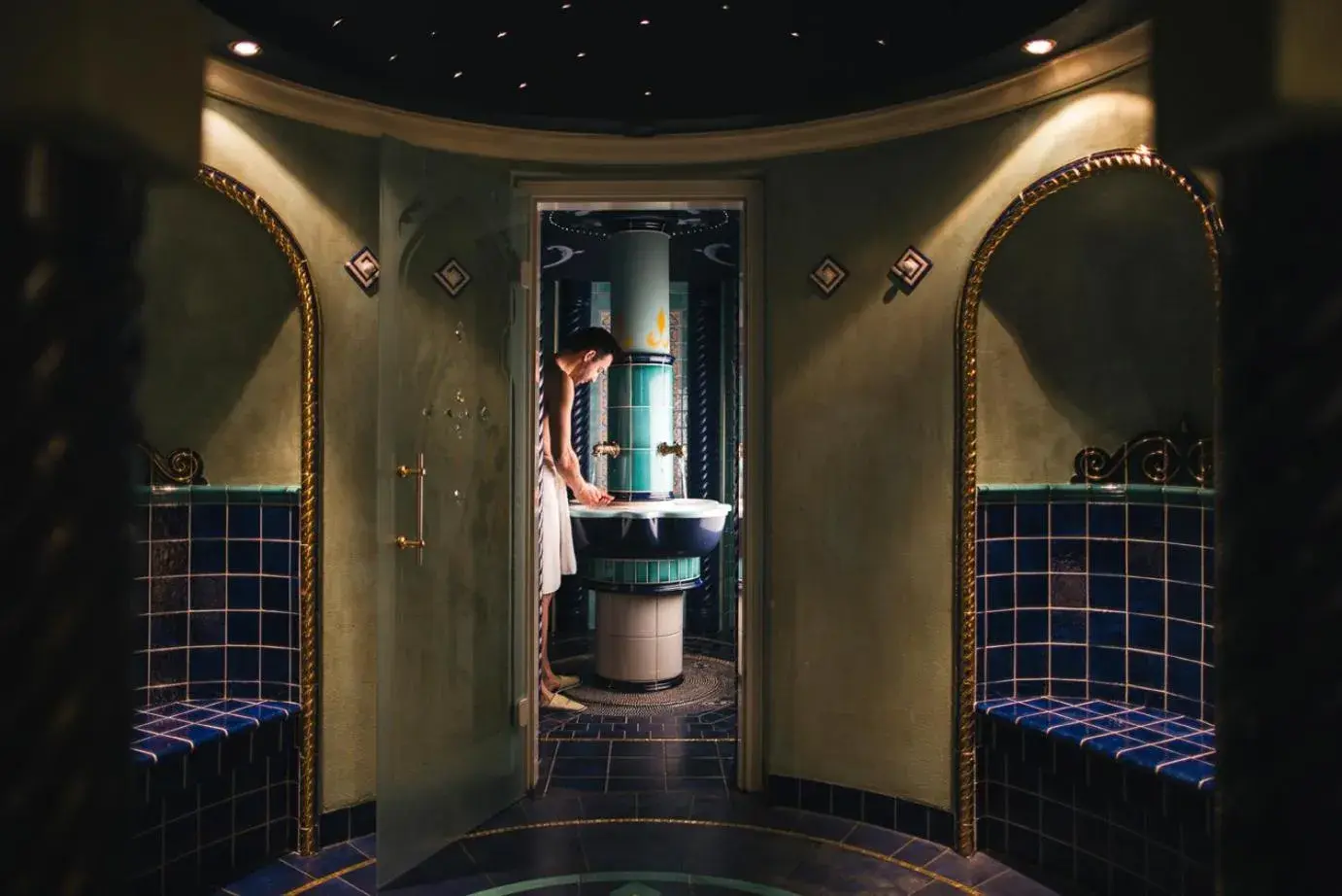 Steam room, Bathroom in Hotel Trofana Royal