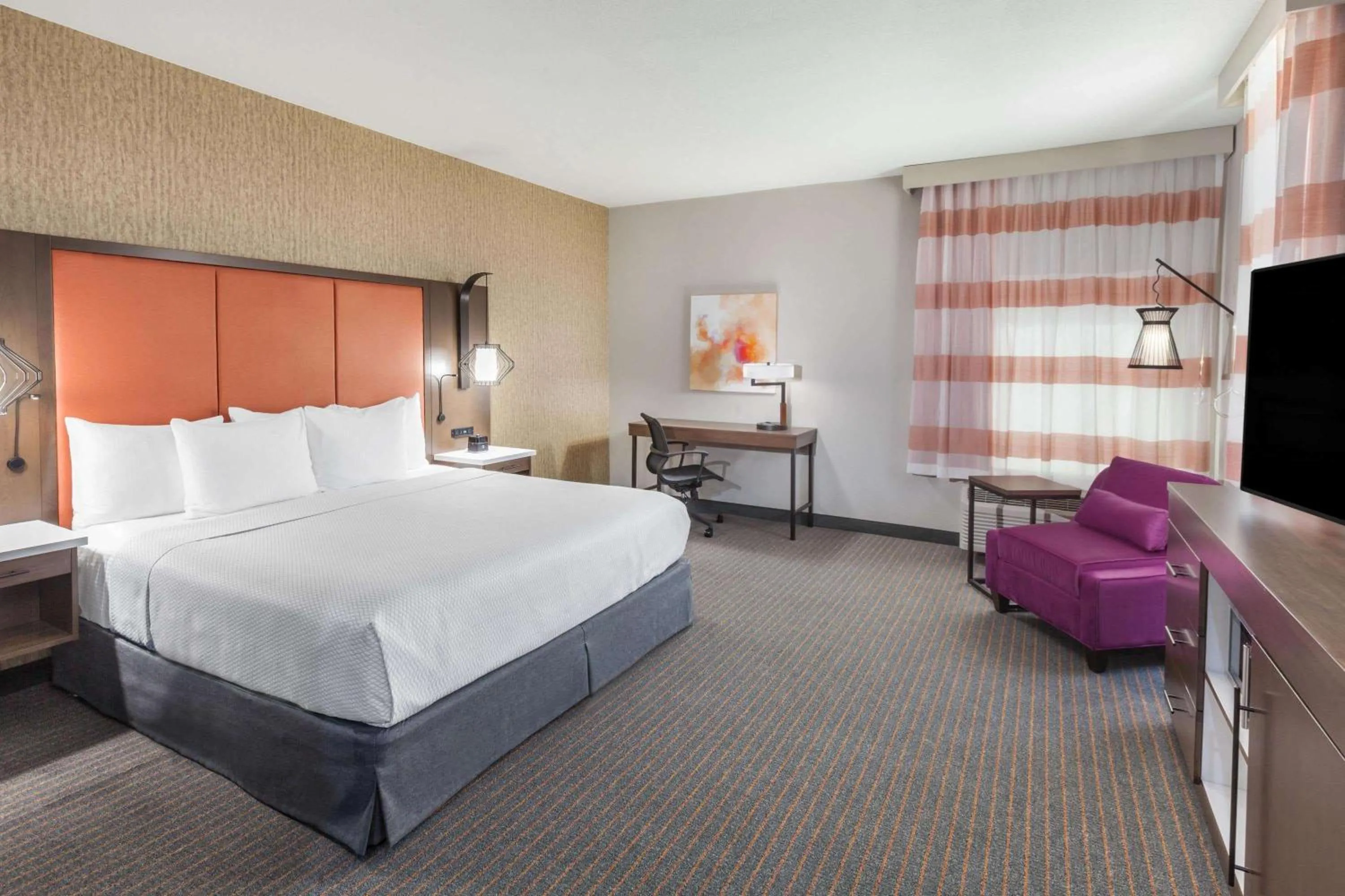 Photo of the whole room, Bed in La Quinta by Wyndham Houston East at Sheldon Rd