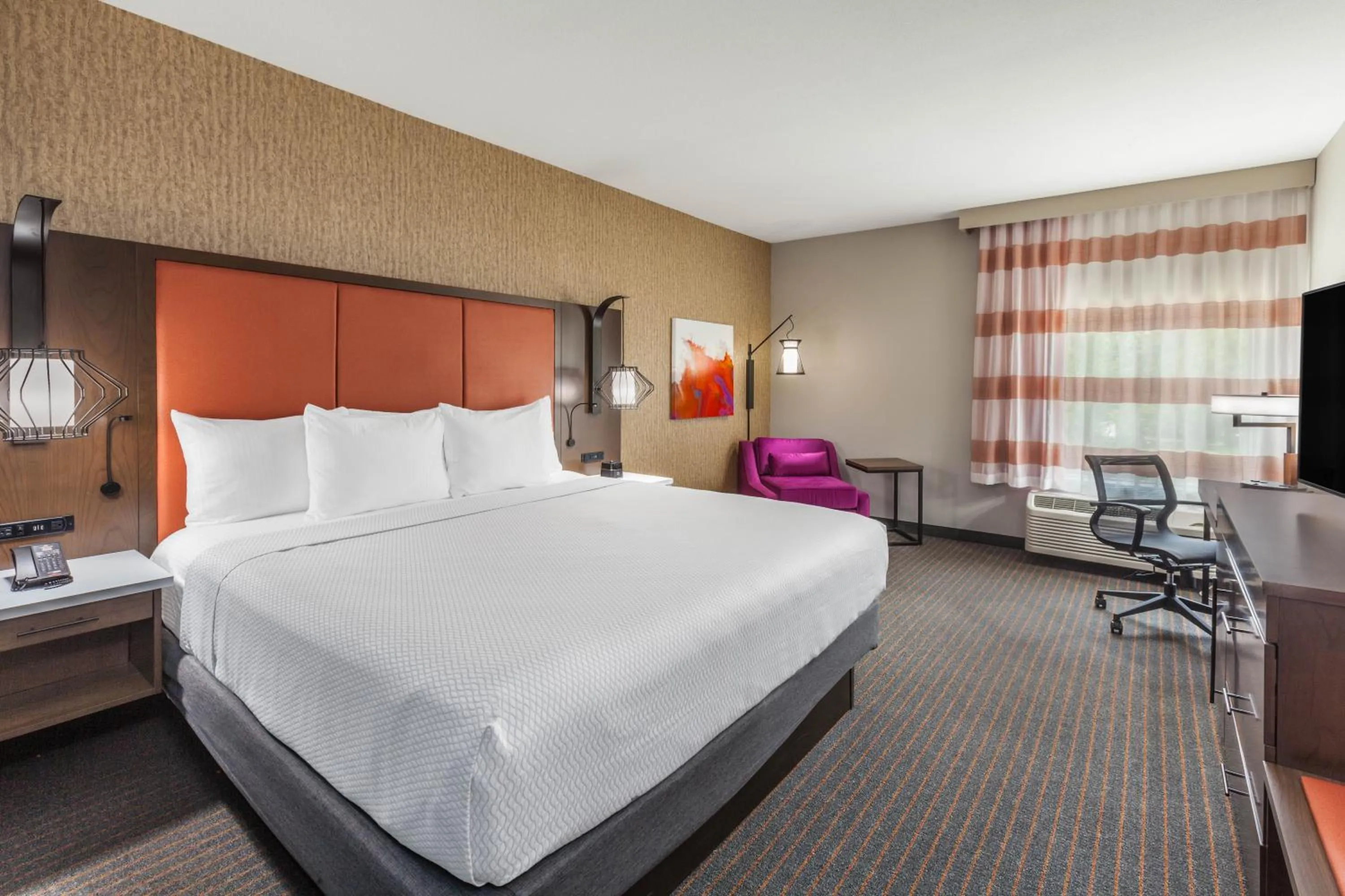 Photo of the whole room, Bed in La Quinta by Wyndham Houston East at Sheldon Rd