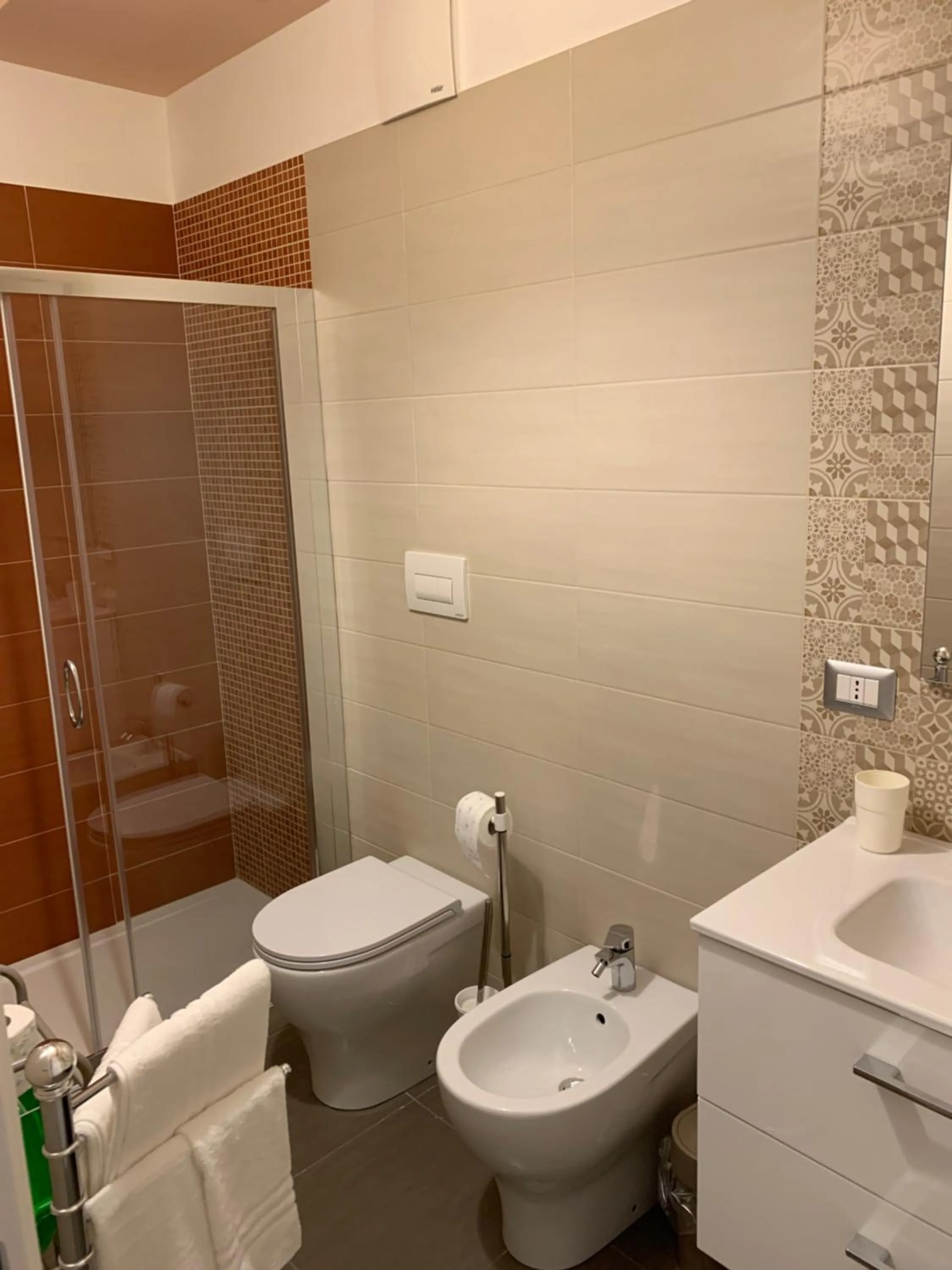 Shower in RED'S apartments