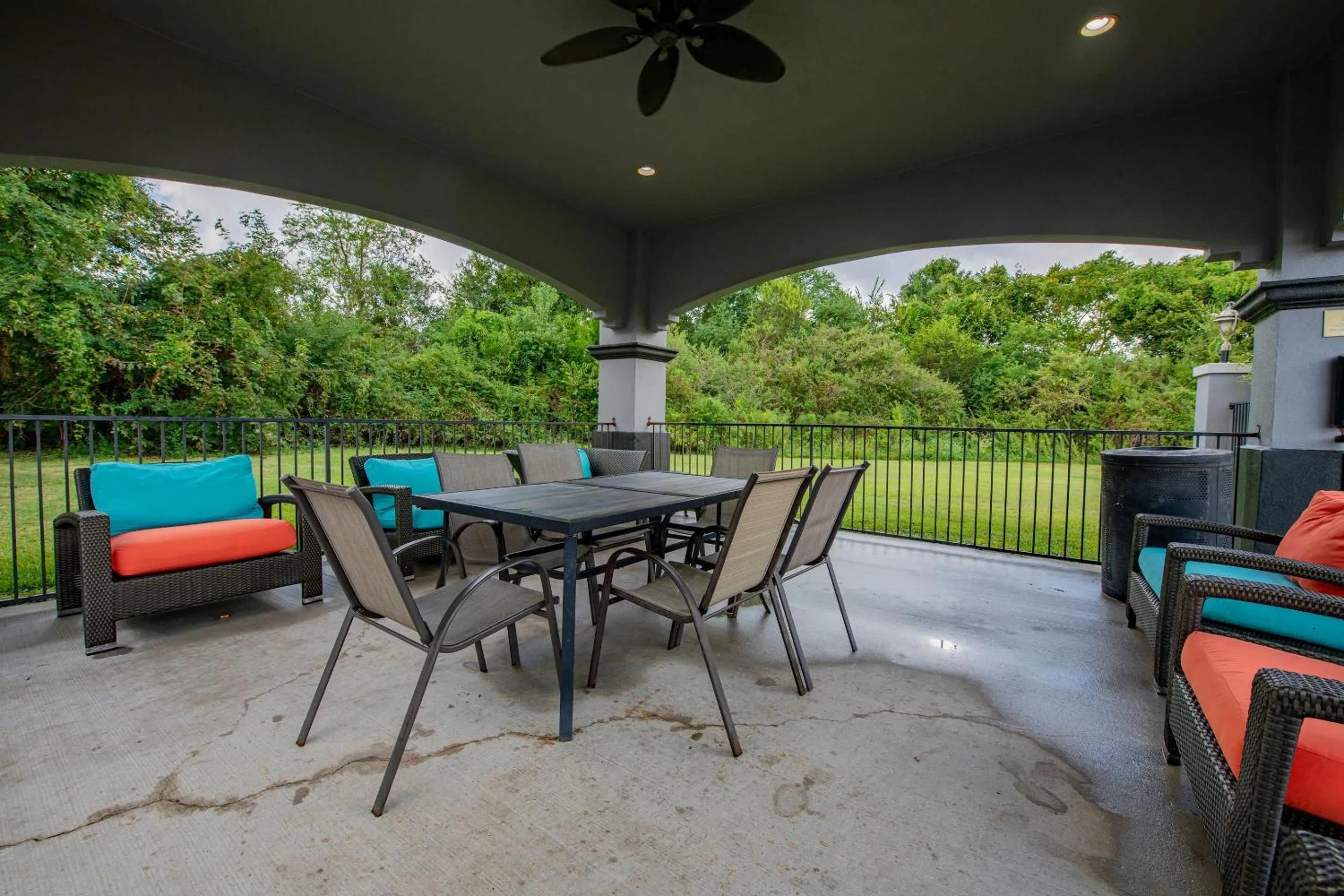 Property building in Comfort Suites Oil Center