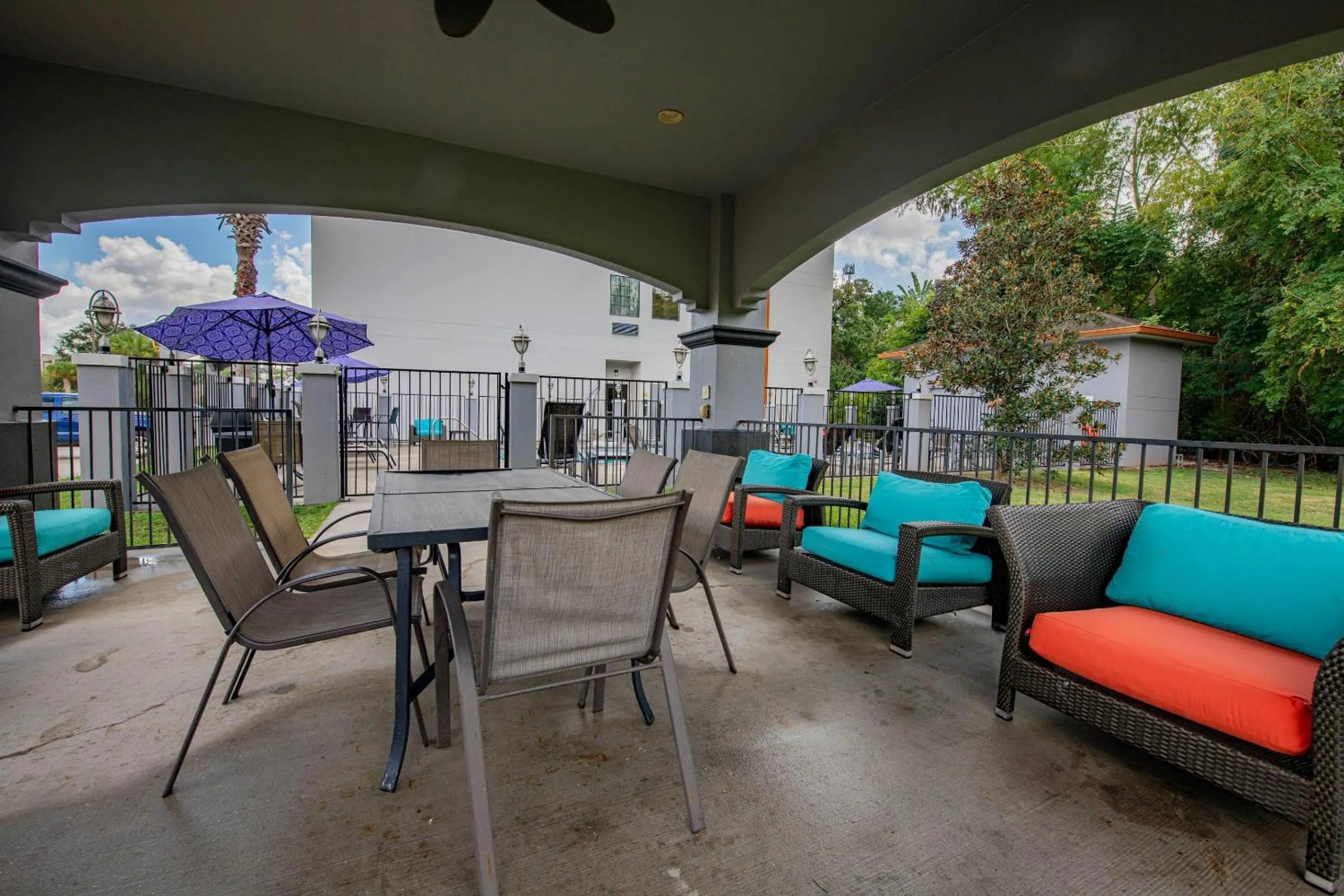 Property building in Comfort Suites Oil Center