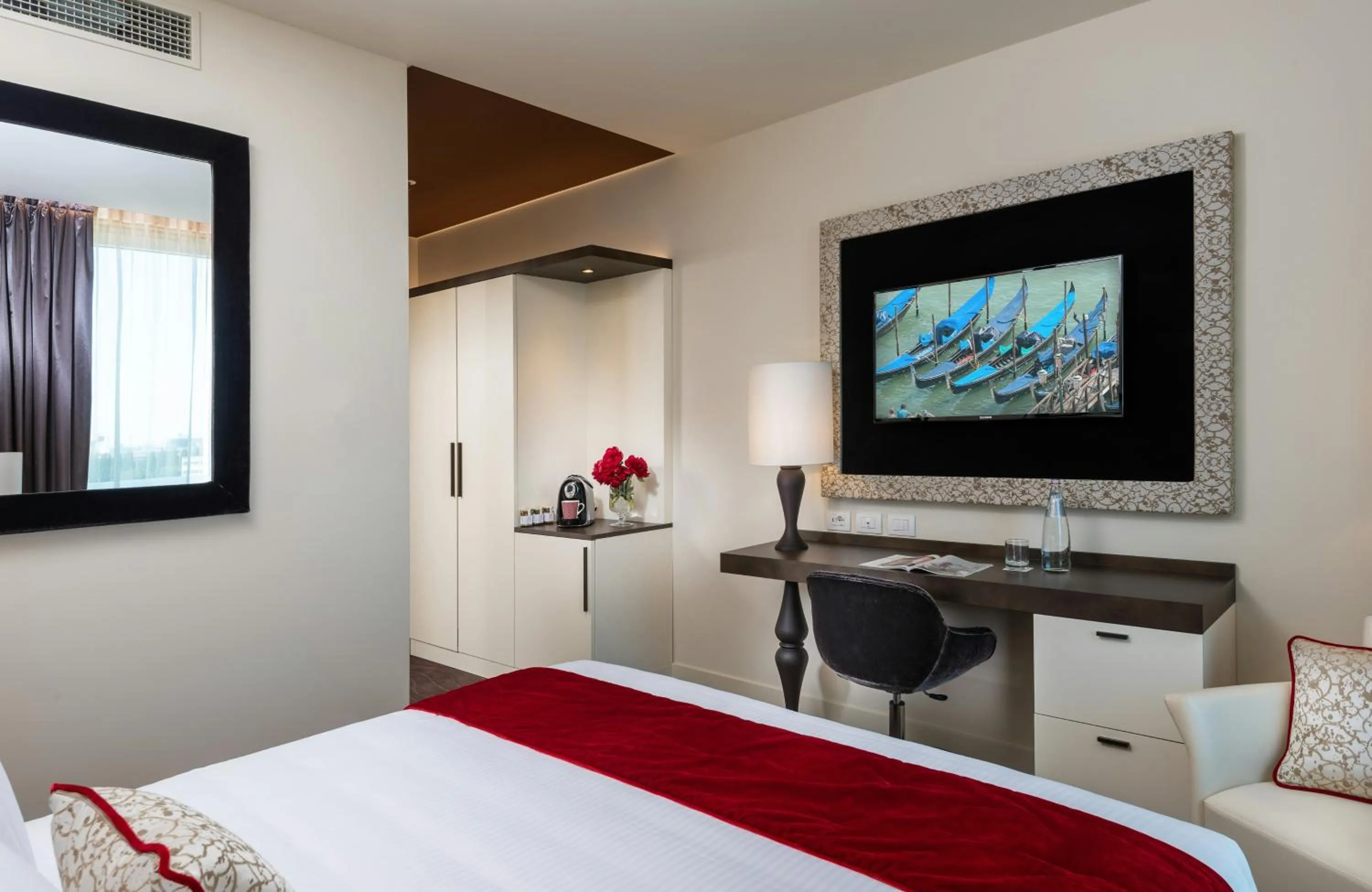 Photo of the whole room, Bed in Leonardo Royal Hotel Venice Mestre