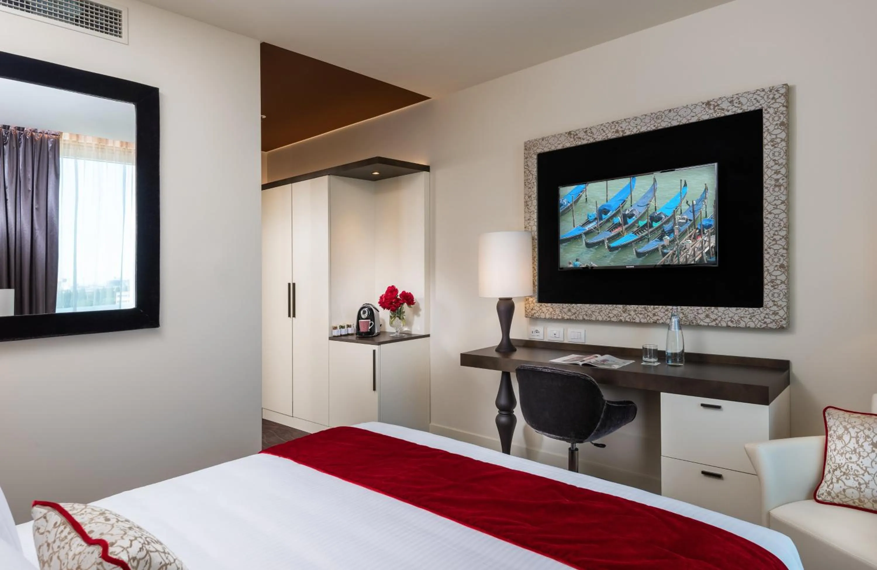 Photo of the whole room, Bed in Leonardo Royal Hotel Venice Mestre