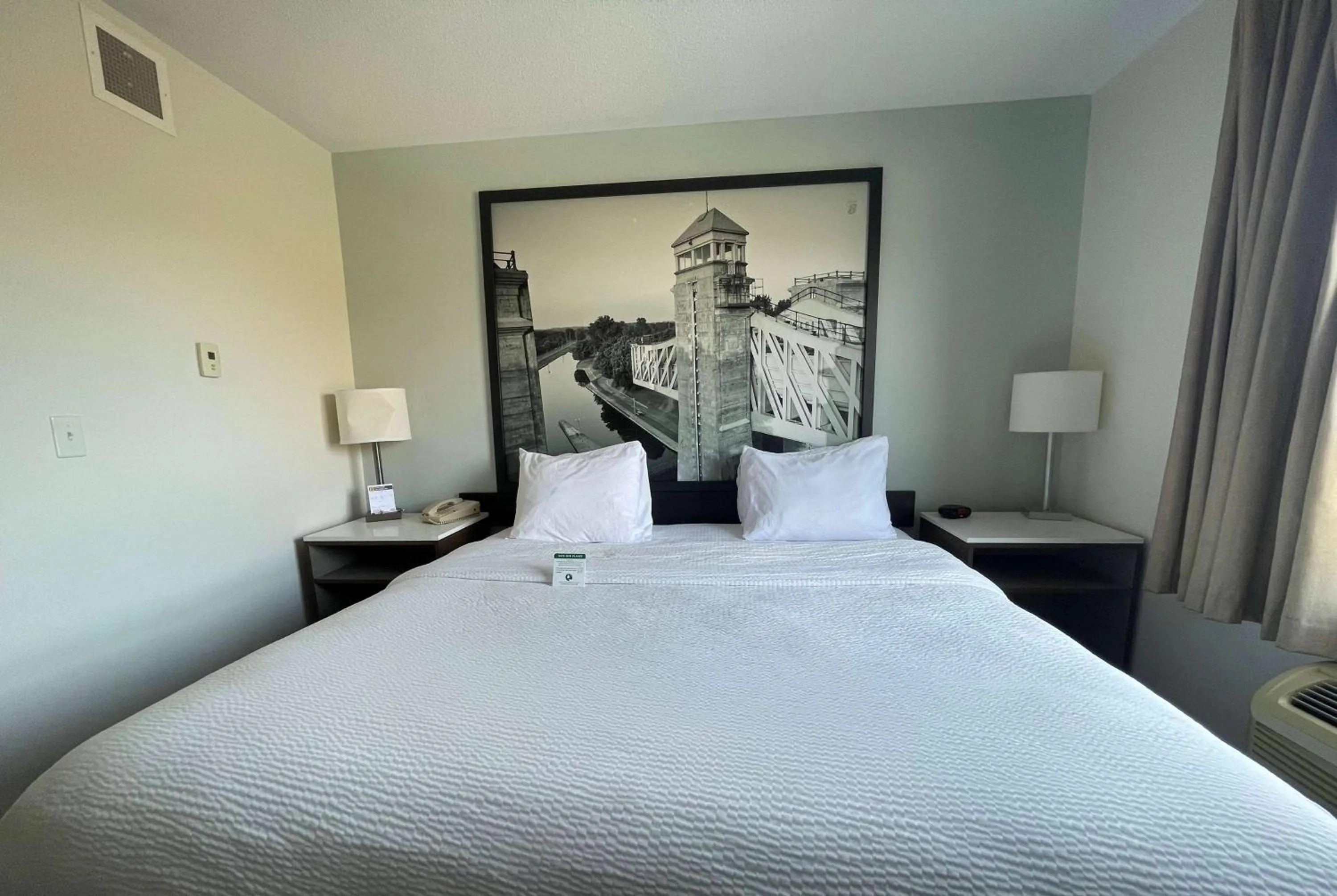 Photo of the whole room, Bed in Super 8 by Wyndham Peterborough