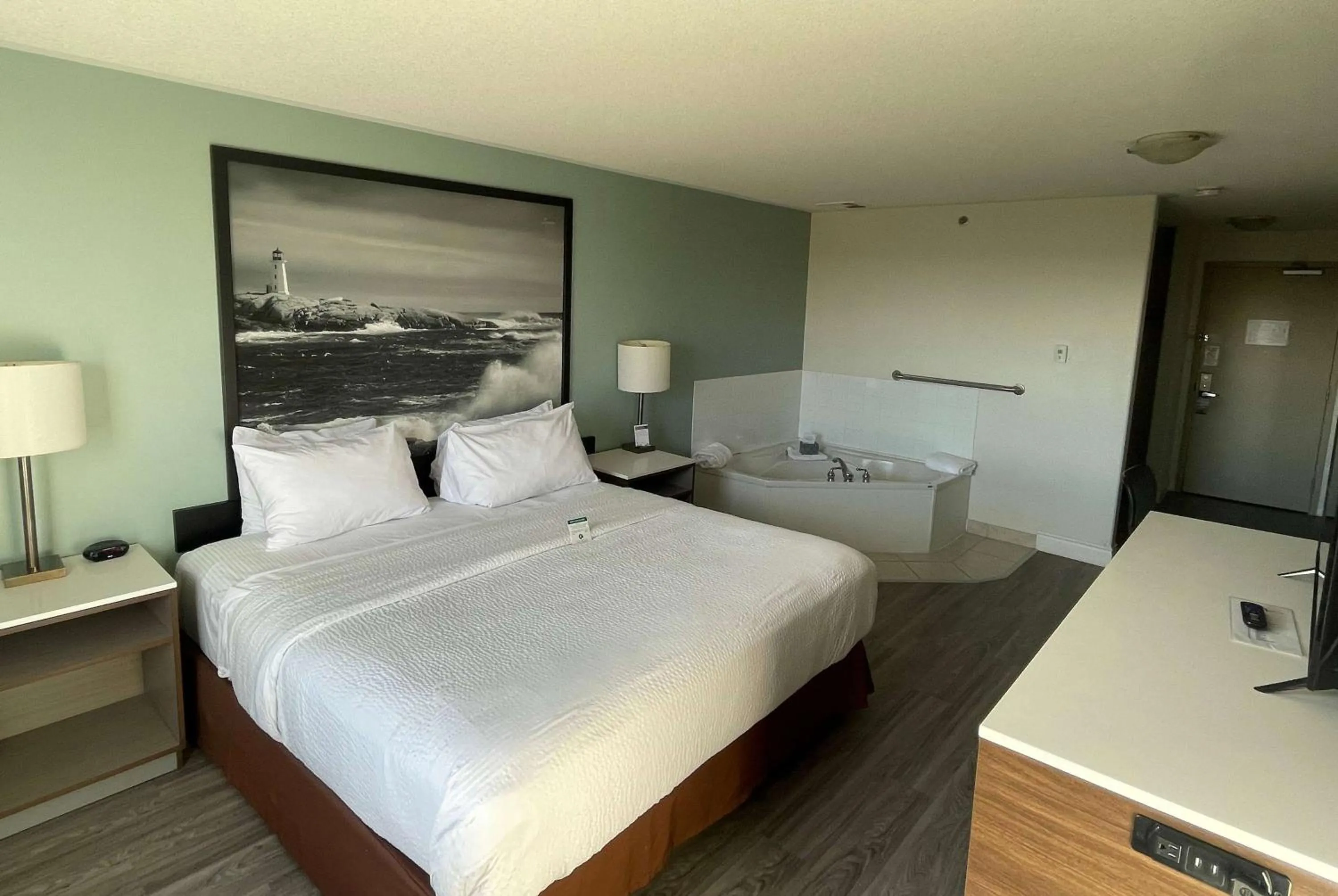 Photo of the whole room, Bed in Super 8 by Wyndham Peterborough