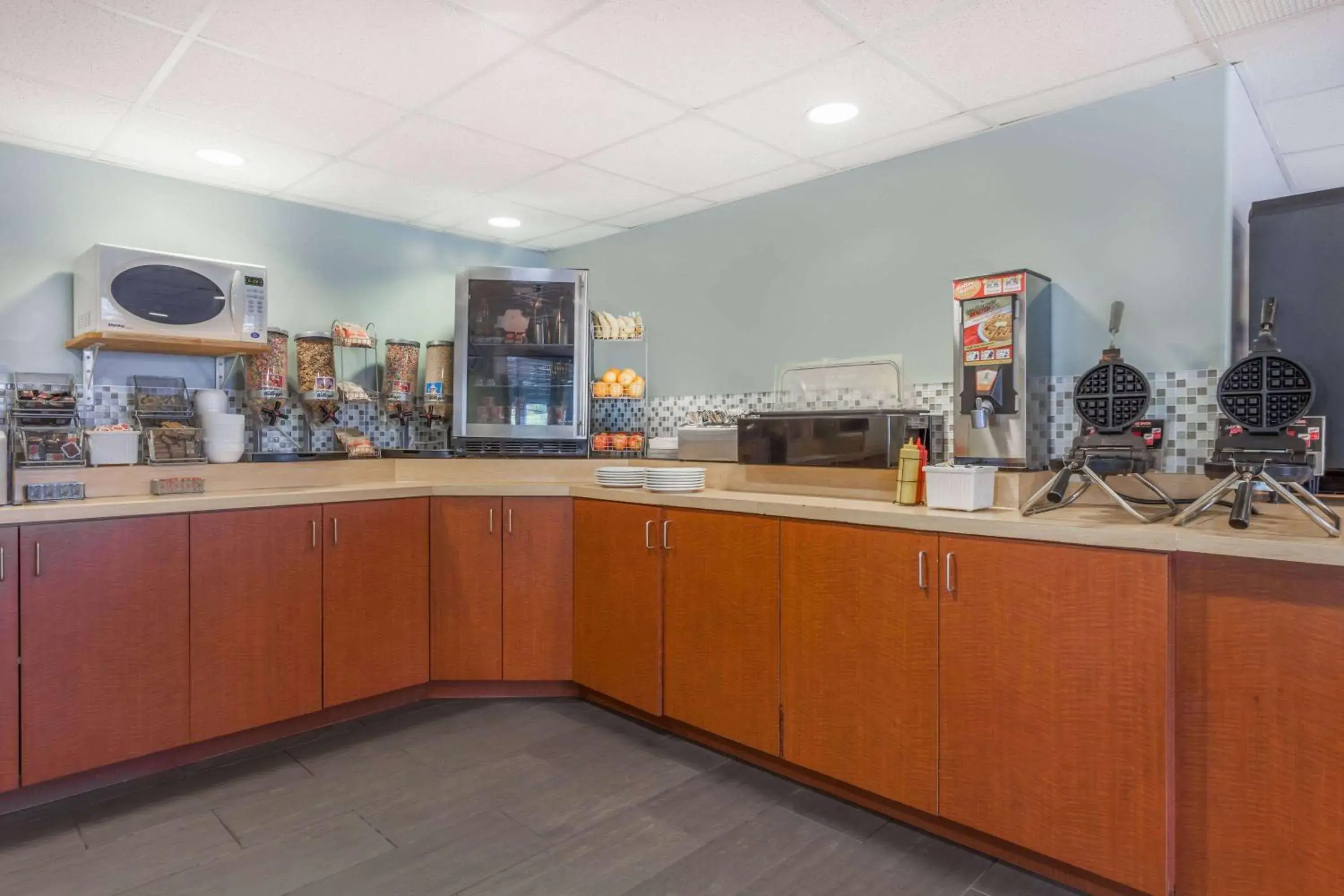 Breakfast in Super 8 by Wyndham Peterborough Breakfast in Super 8 by Wyndham Peterborough