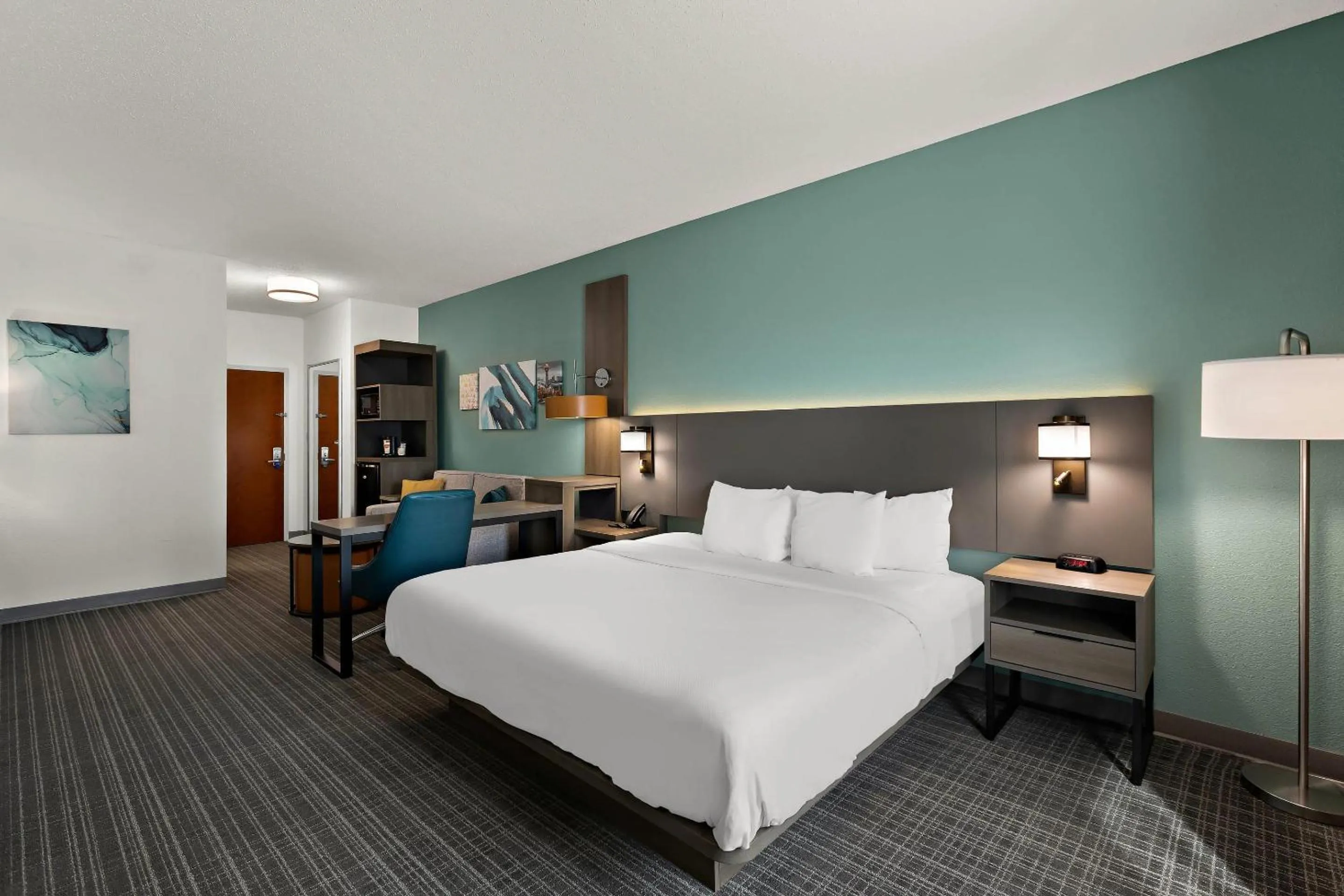 Bedroom, Bed in Comfort Inn Powell - Knoxville North