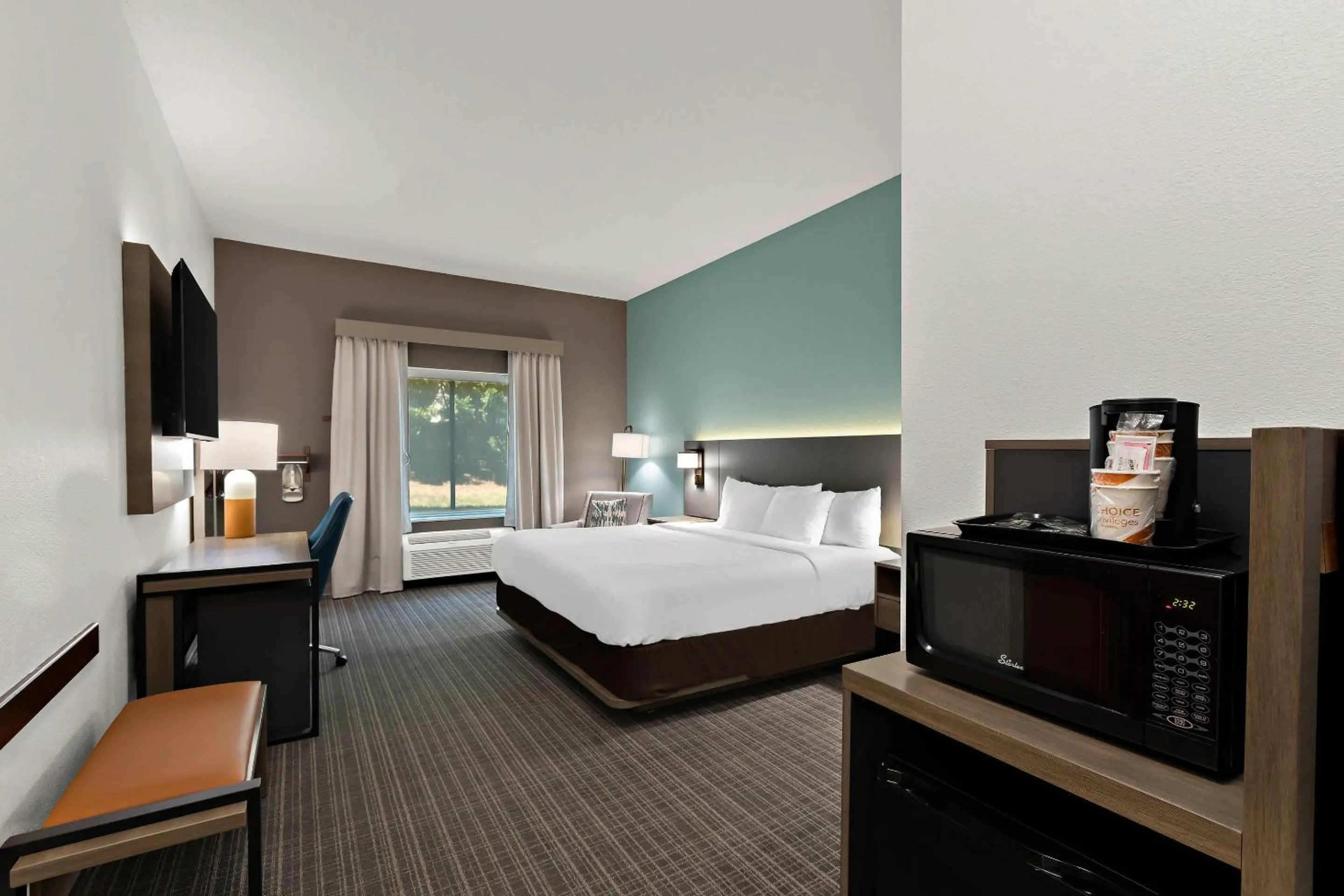 Bedroom, Bed in Comfort Inn Powell - Knoxville North