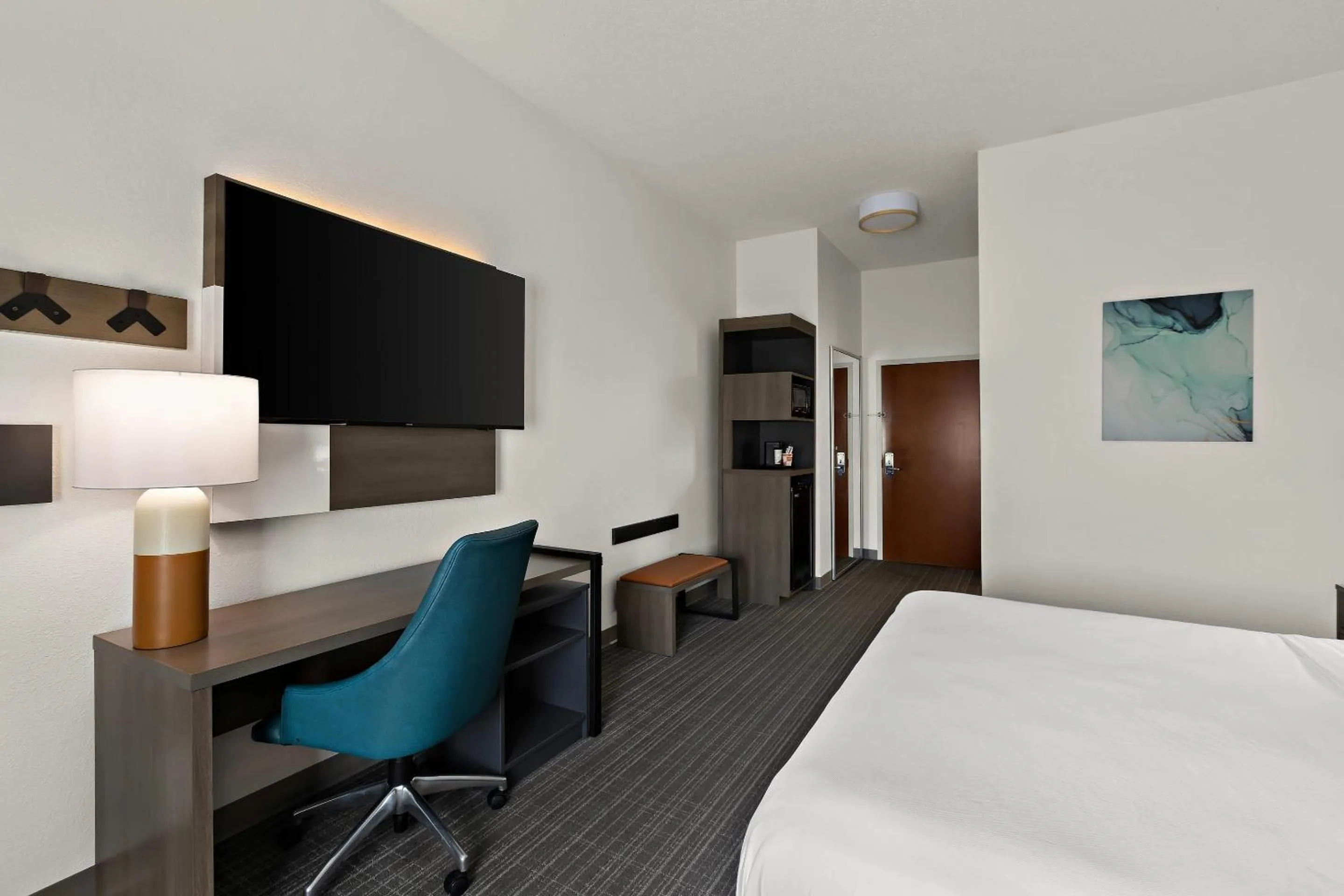 Bedroom, Bed in Comfort Inn Powell - Knoxville North