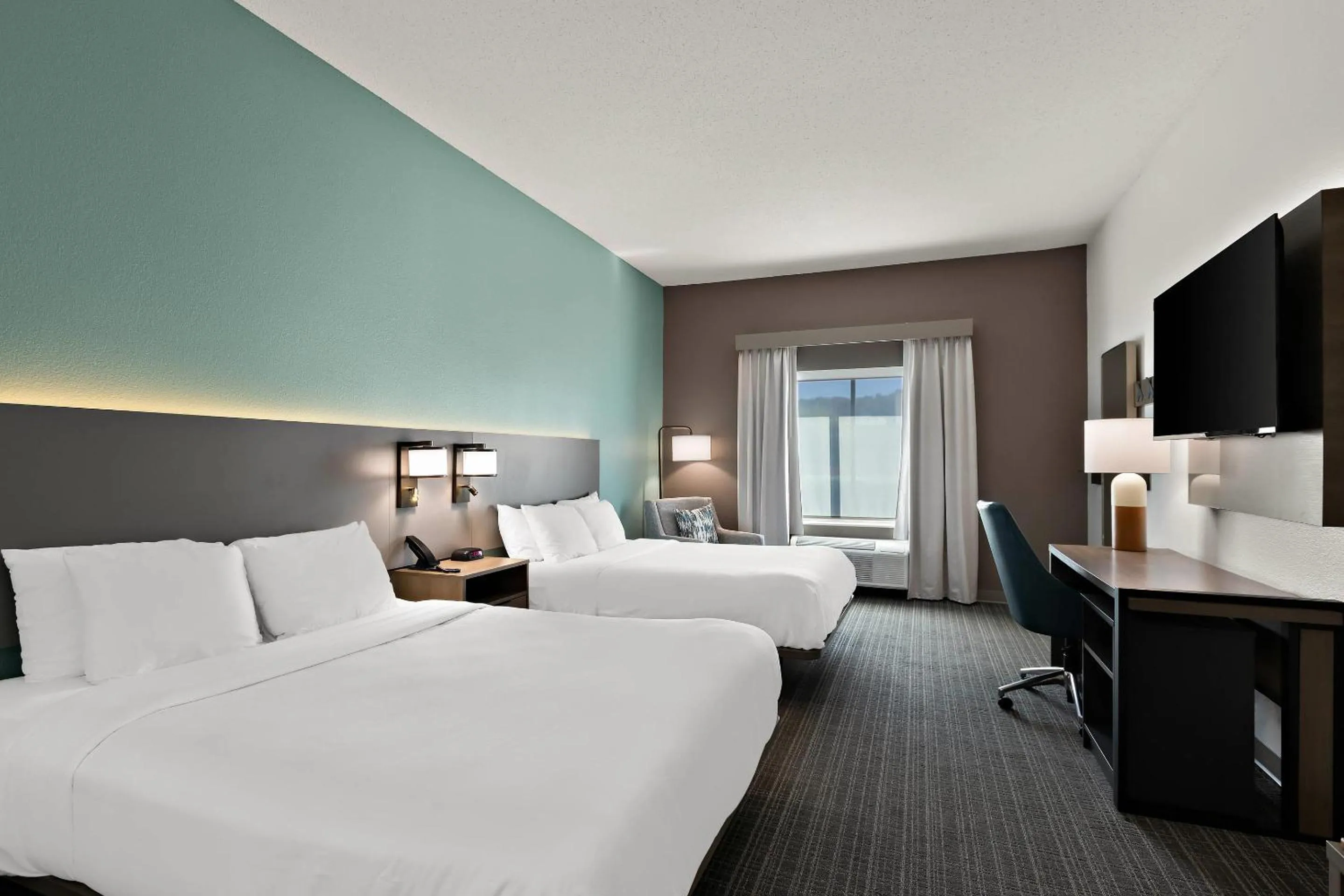 Bedroom, Bed in Comfort Inn Powell - Knoxville North