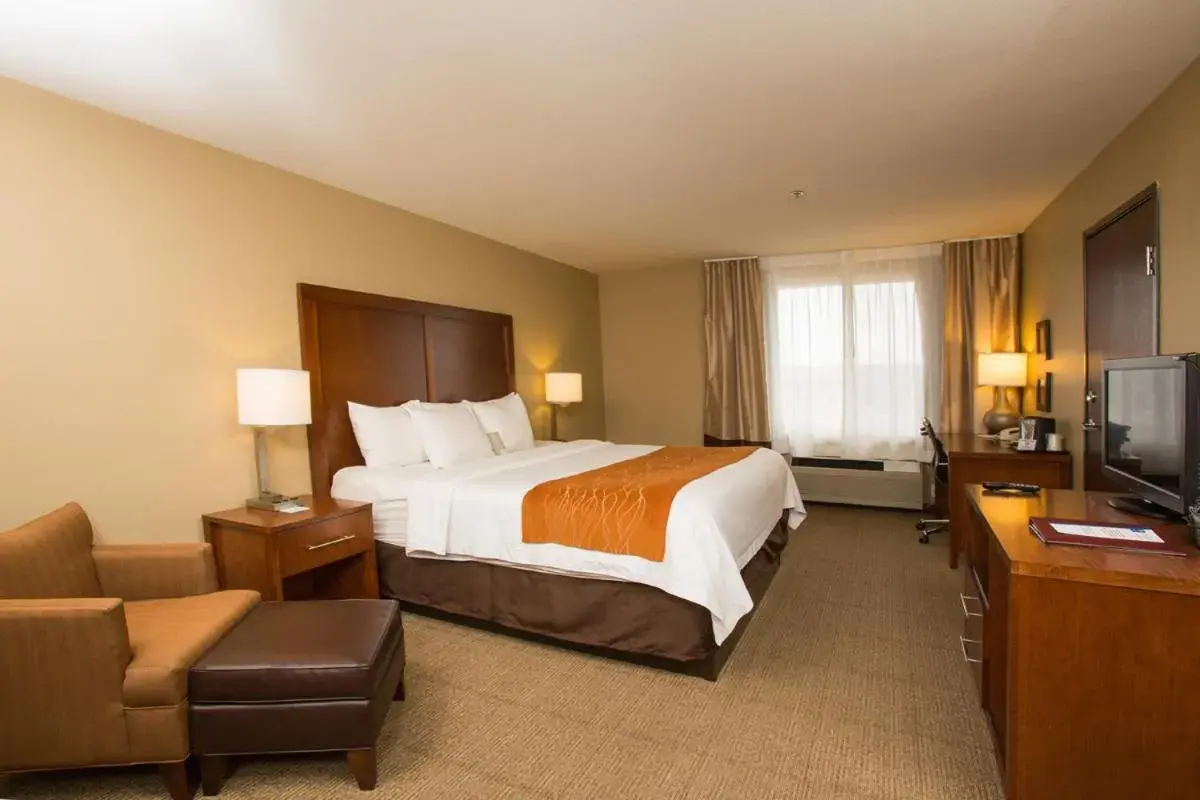 Photo of the whole room, Bed in Comfort Inn & Suites Photo of the whole room, Bed in Comfort Inn & Suites