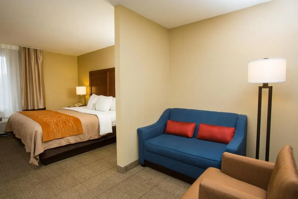 Bed in Comfort Inn & Suites Bed in Comfort Inn & Suites