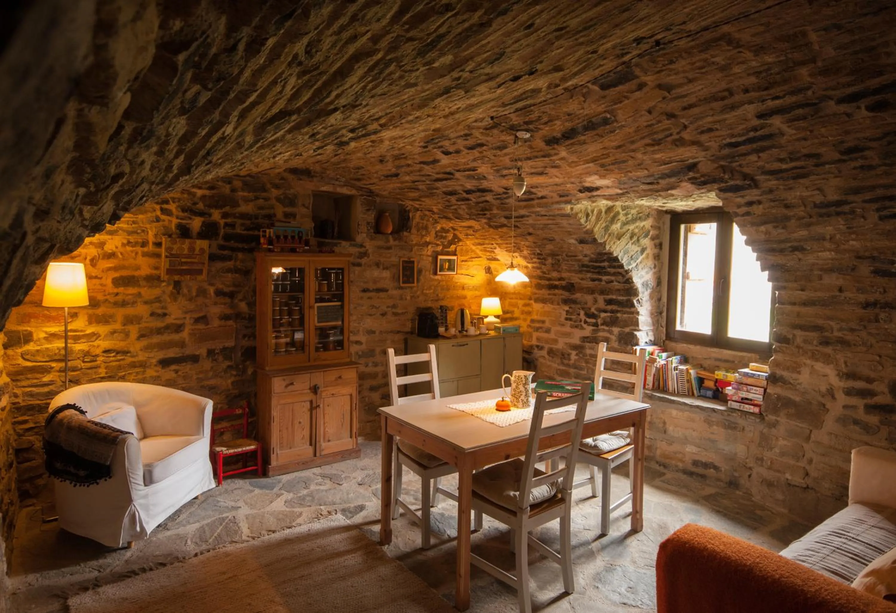 Library, Bed in O Chardinet d'a Formiga
