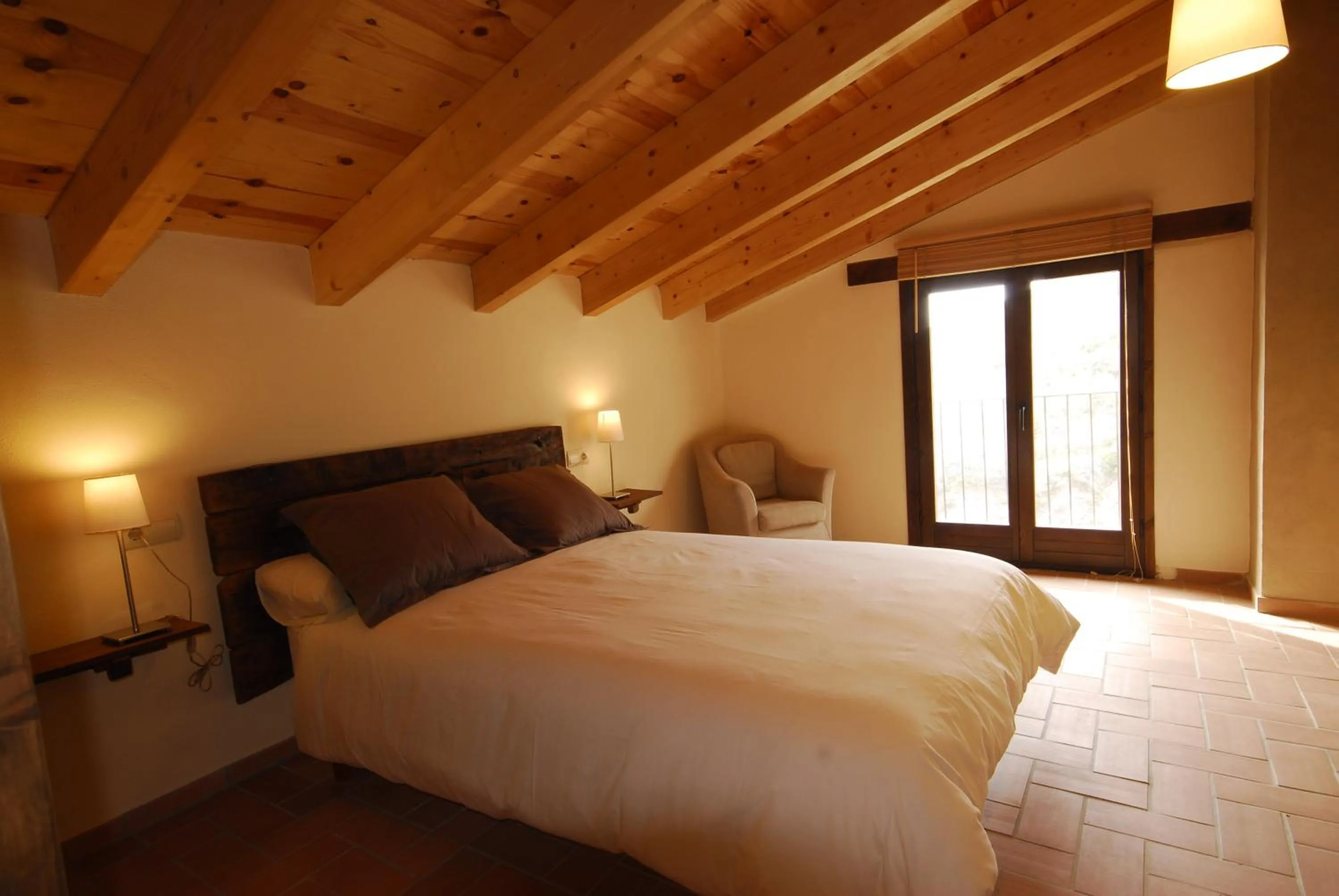 Decorative detail, Bed in O Chardinet d'a Formiga