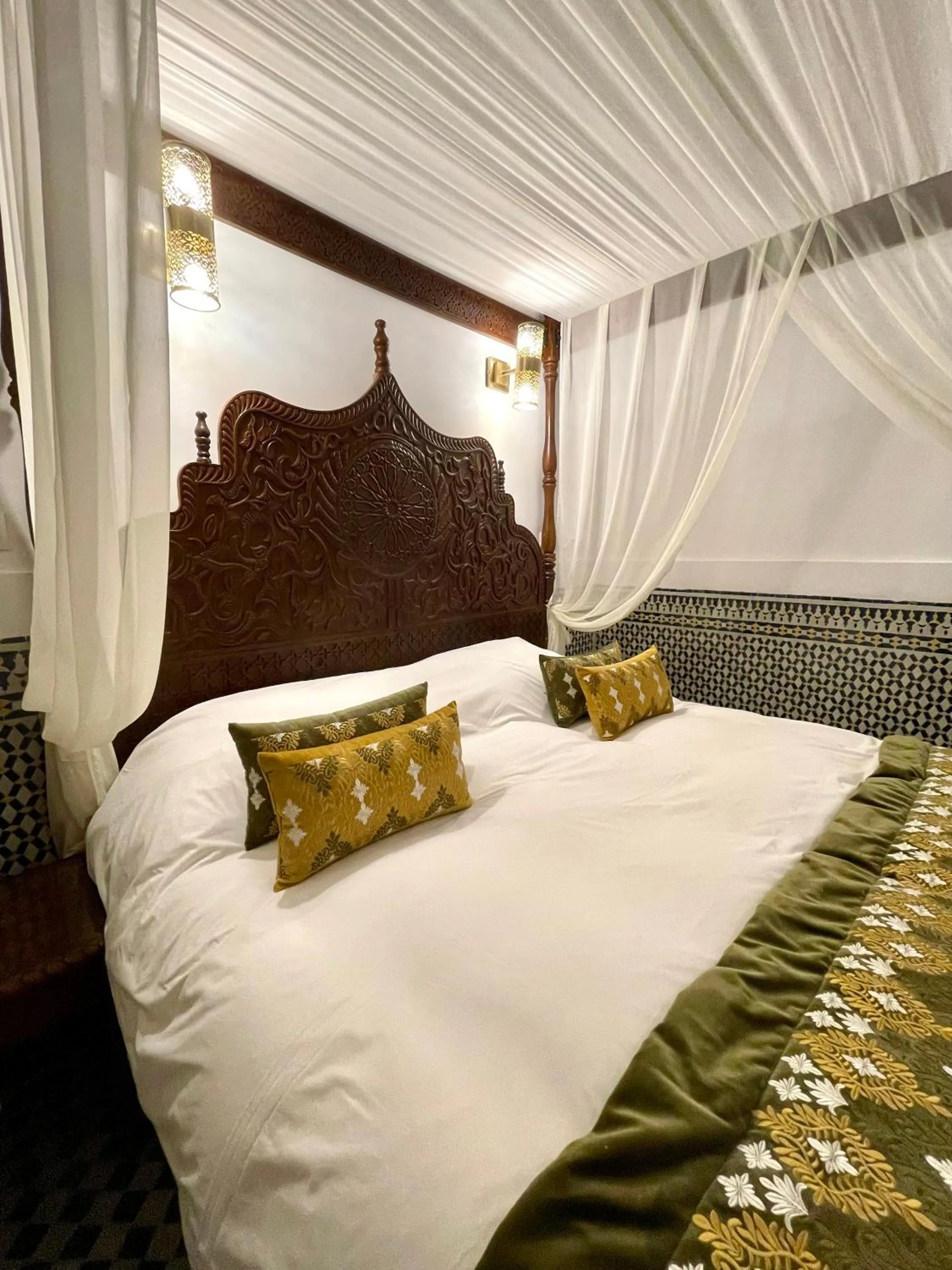 Bed in Le Grand Alcazar - Riad