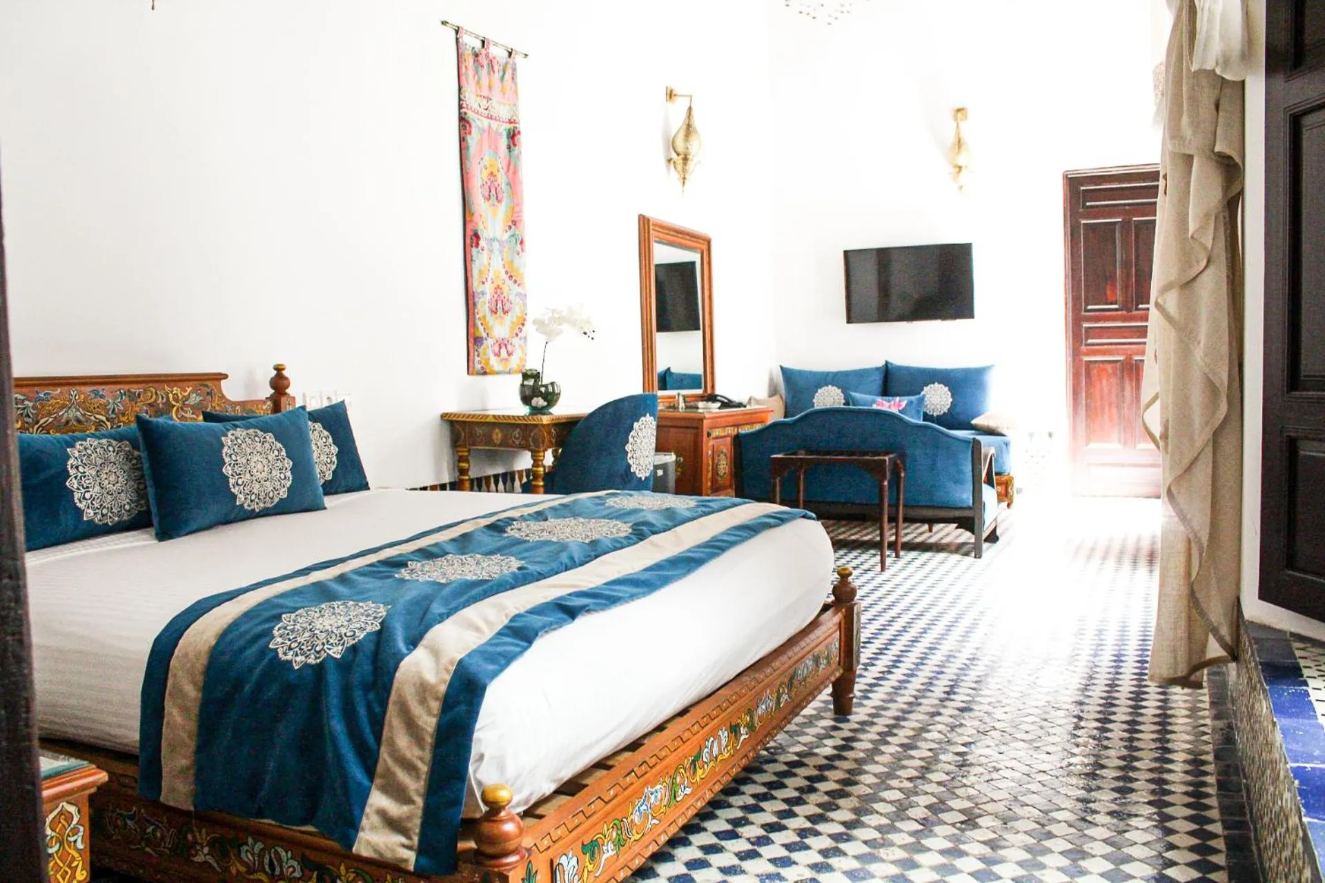 Bed in Le Grand Alcazar - Riad