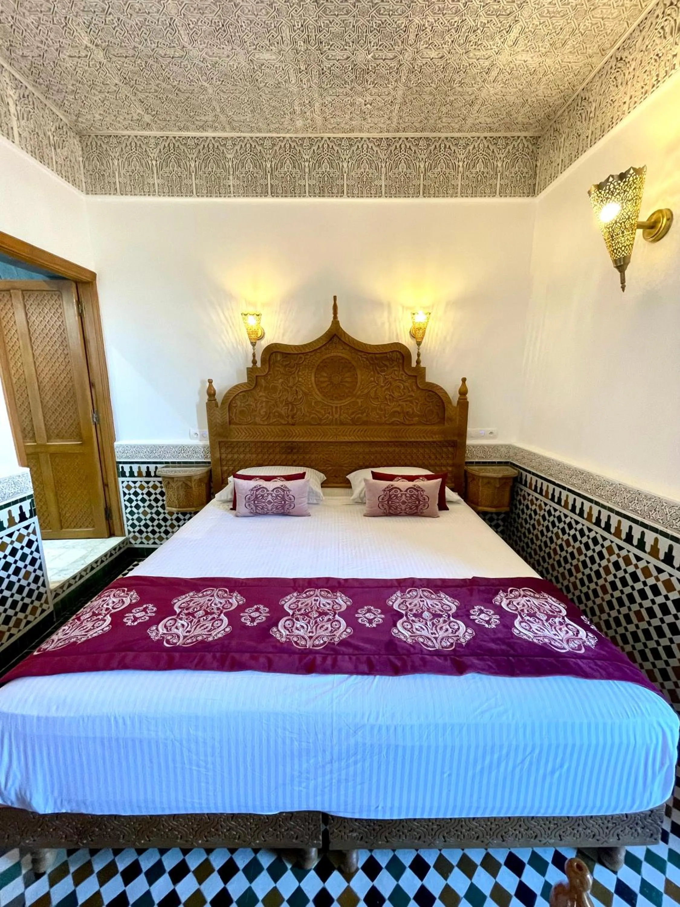 Bed in Le Grand Alcazar - Riad