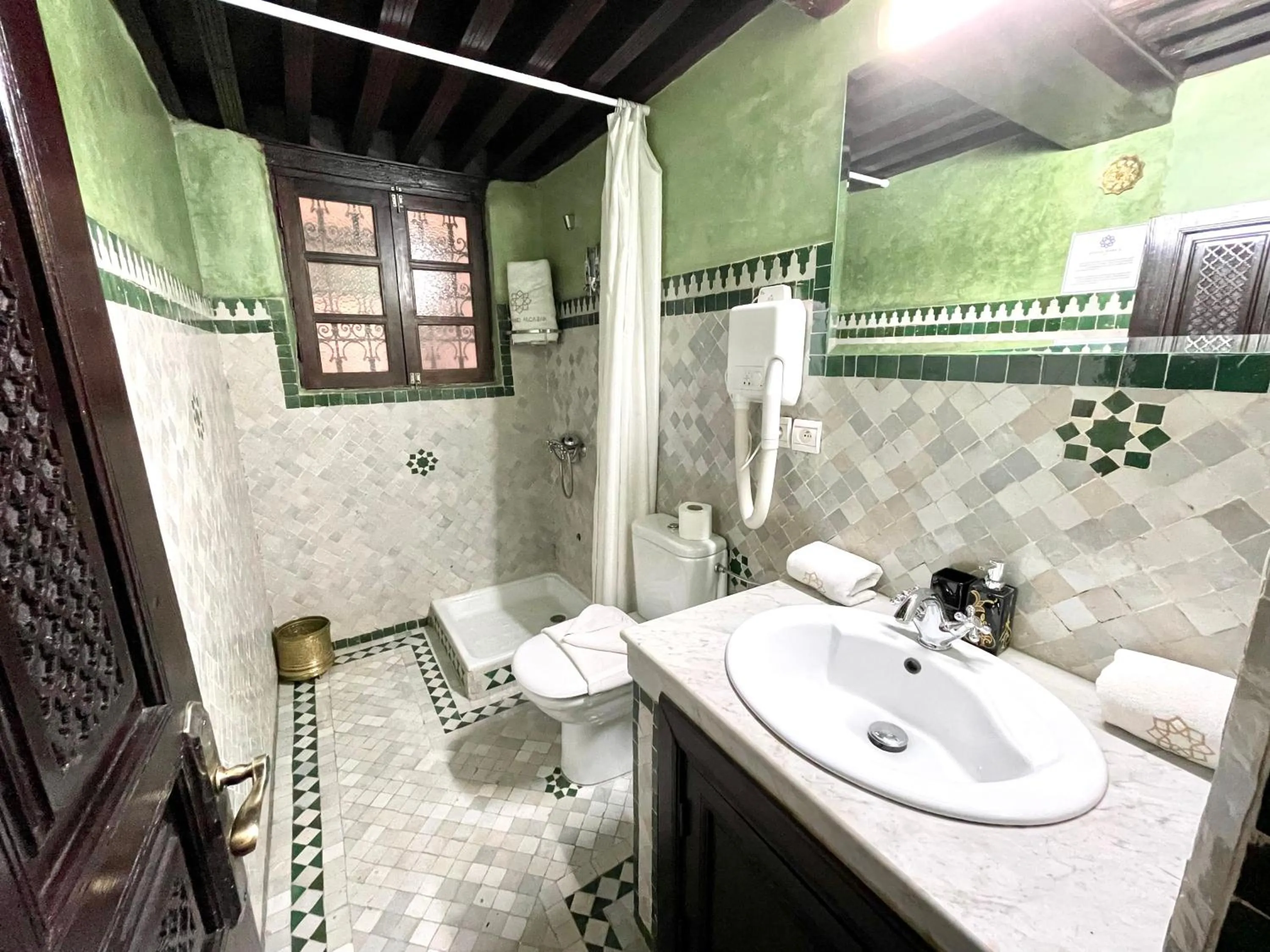 Shower in Le Grand Alcazar - Riad