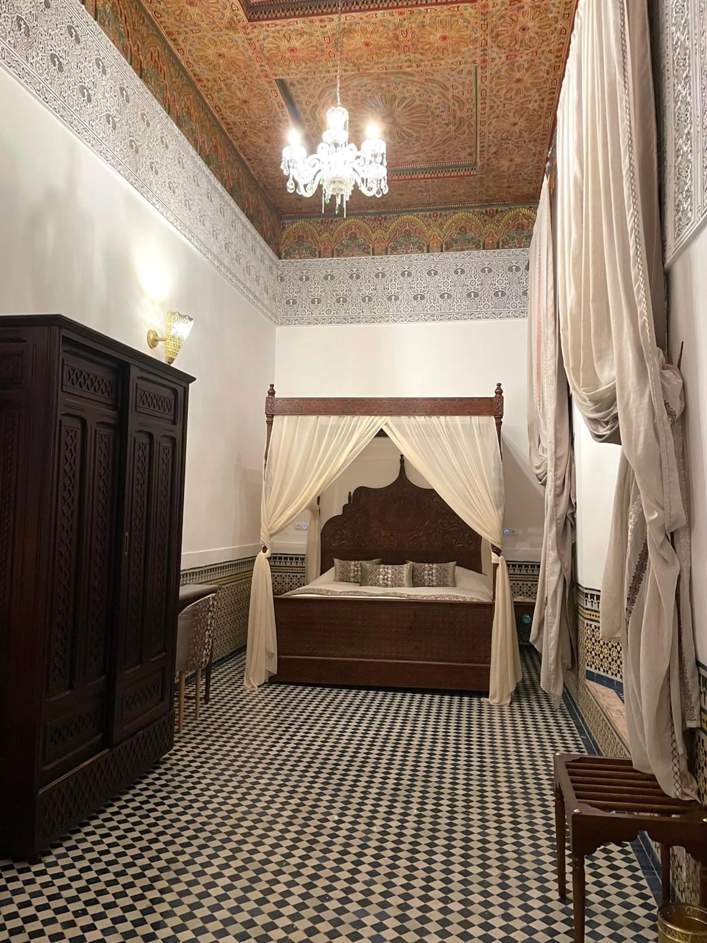 Bed in Le Grand Alcazar - Riad
