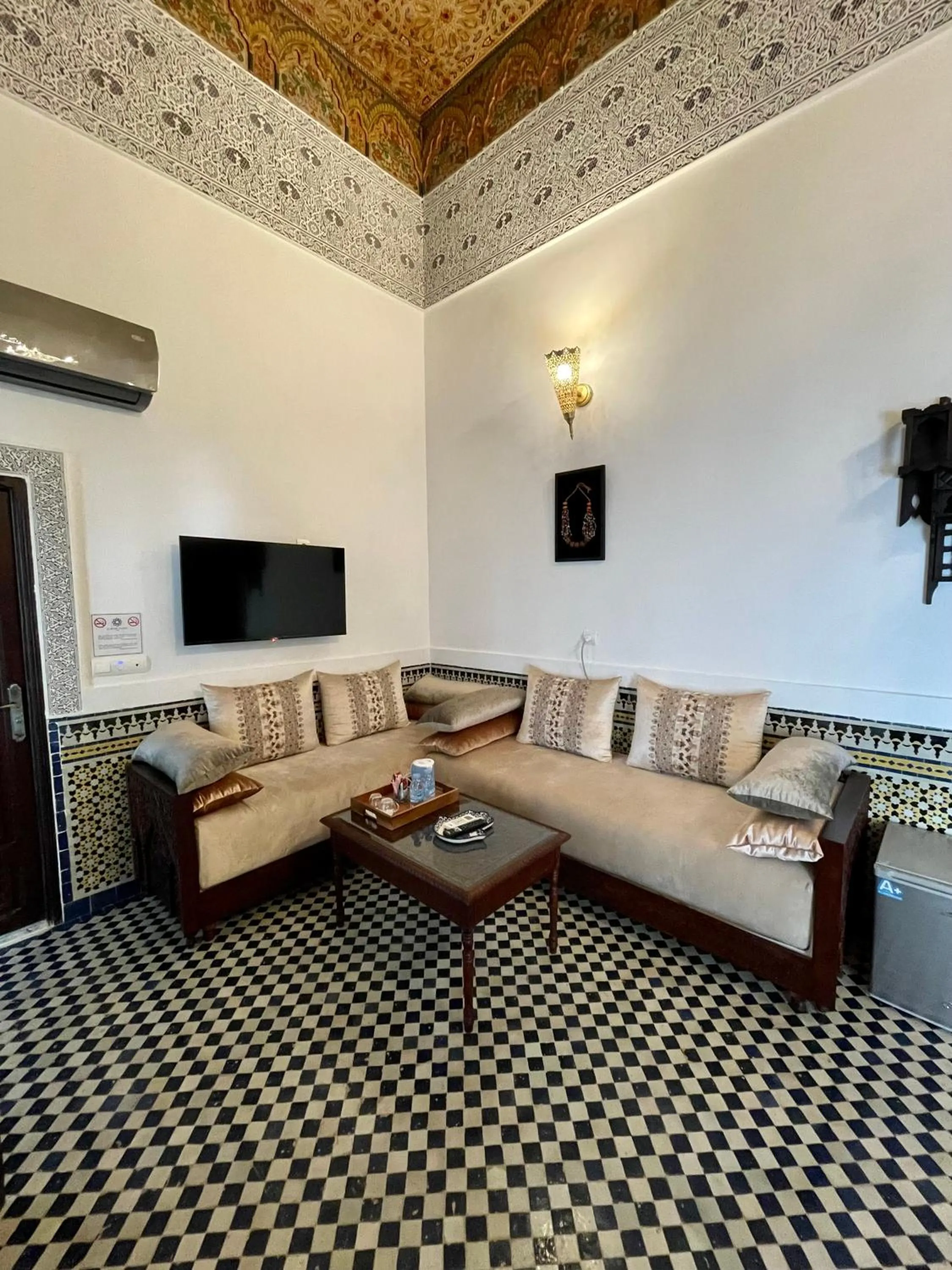 TV and multimedia in Le Grand Alcazar - Riad